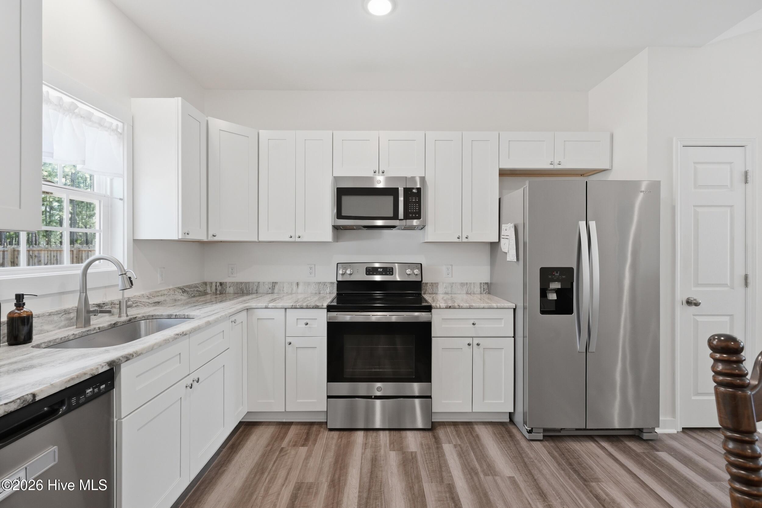 100560359 | Photo 14