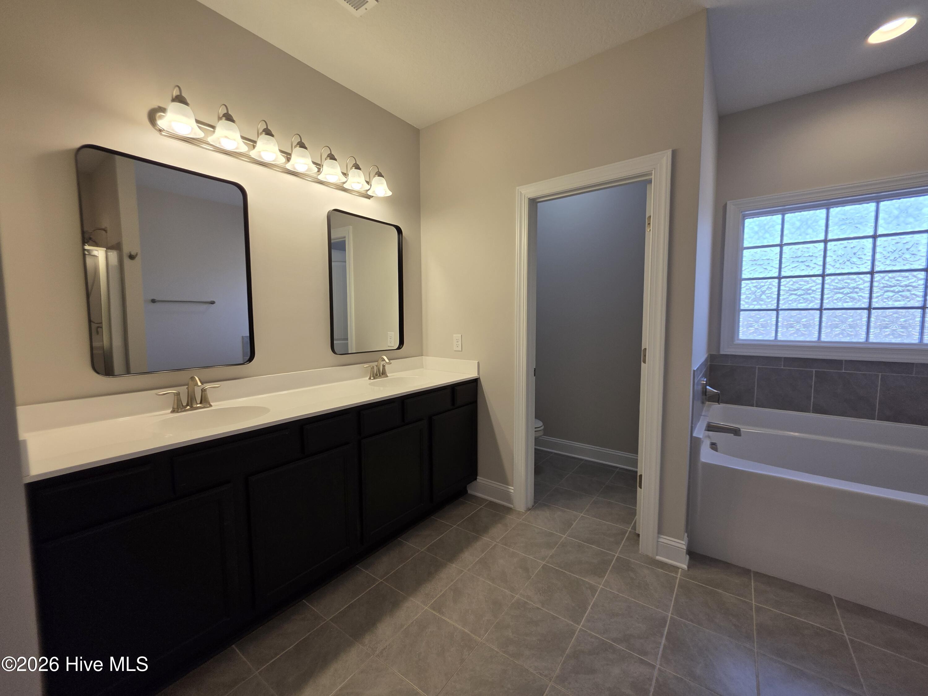 100562306 | Photo 20