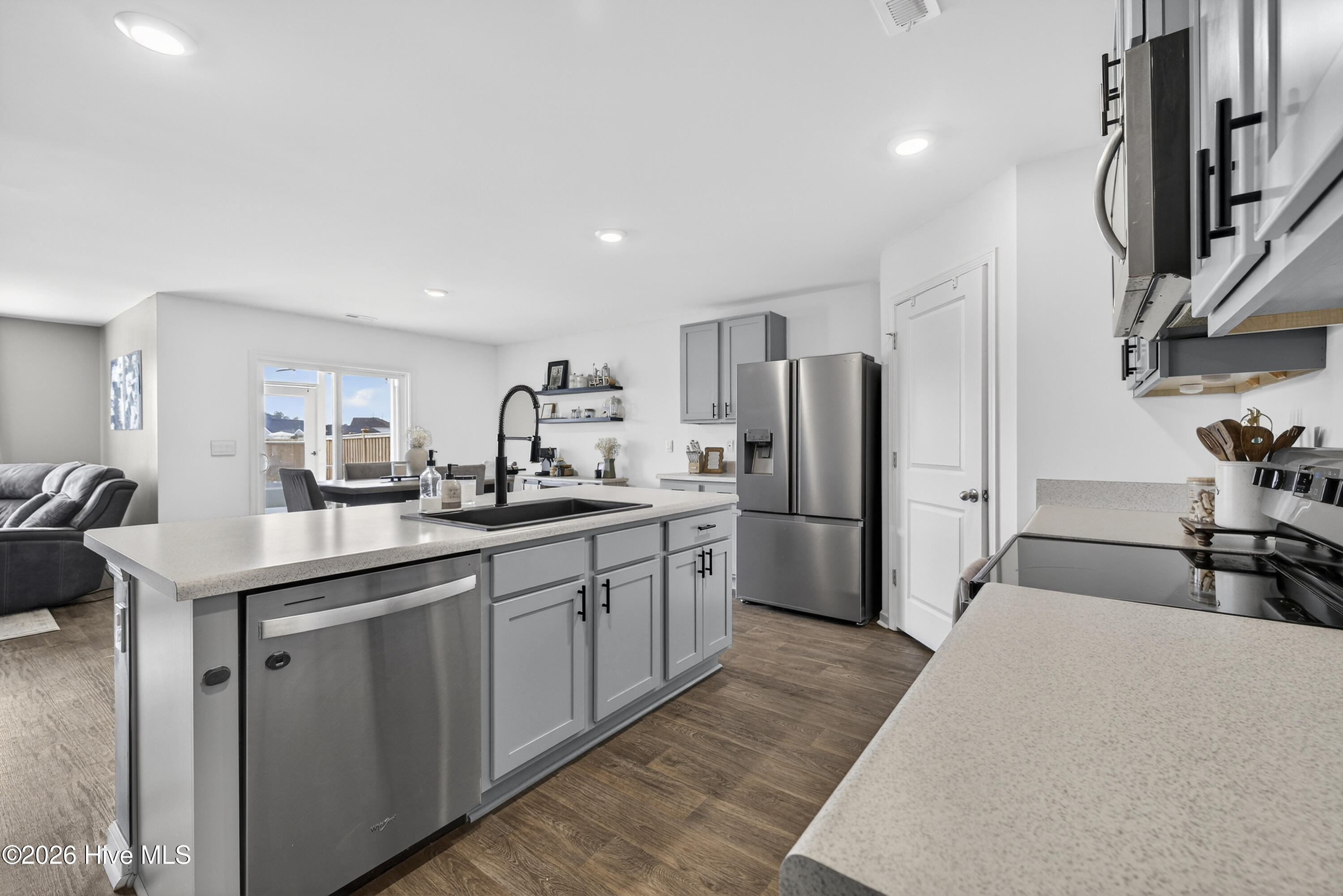 100557466 | Photo 12