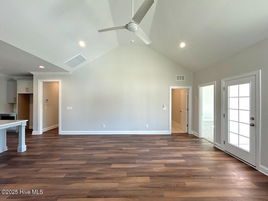 100510187 | Photo 35