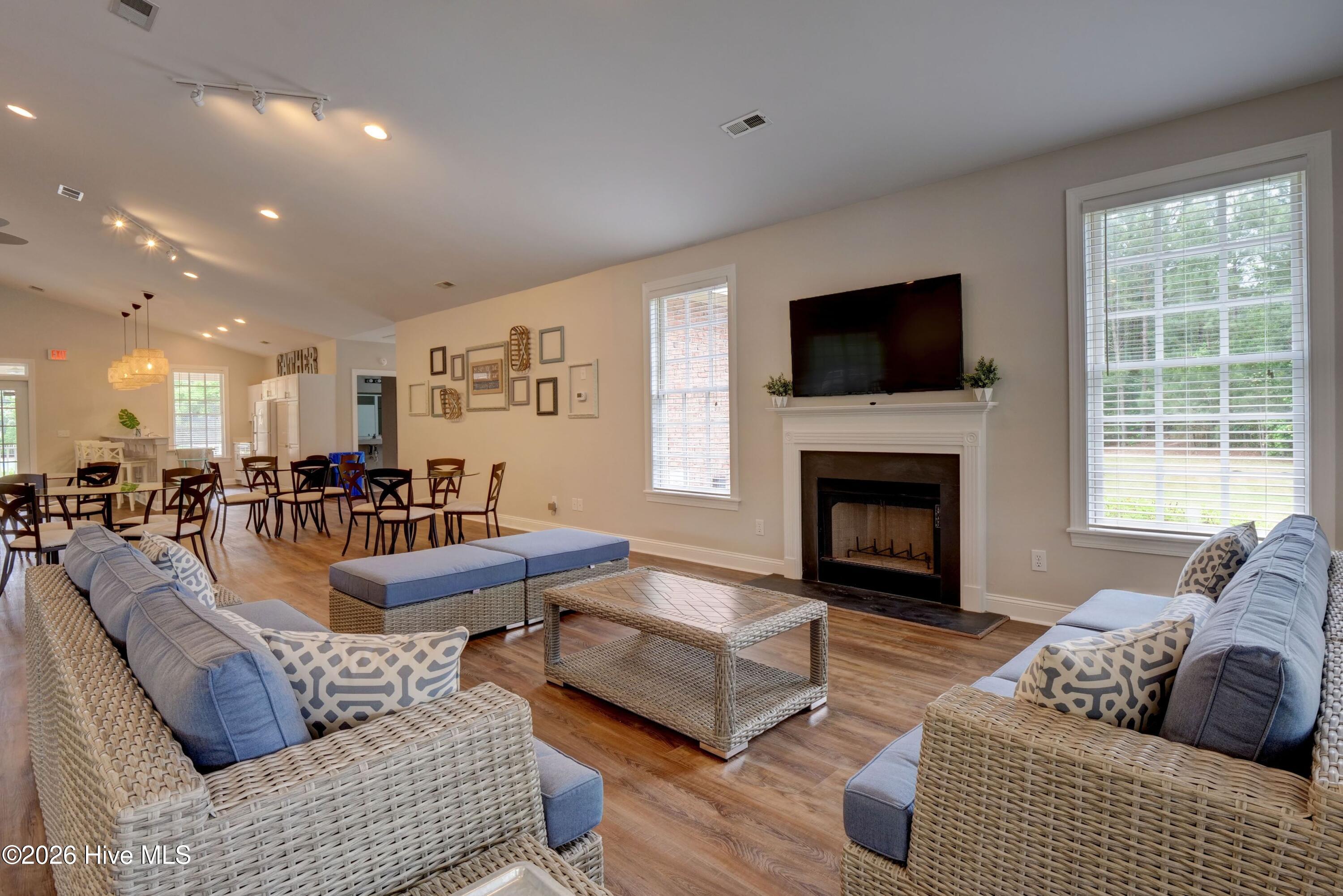 100559758 | Photo 65