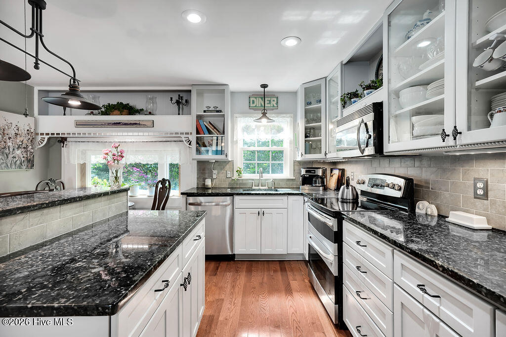 100563749 | Photo 19