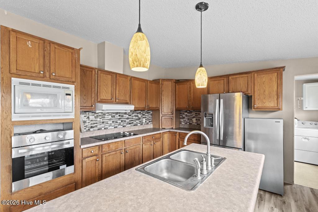 100561746 | Photo 10