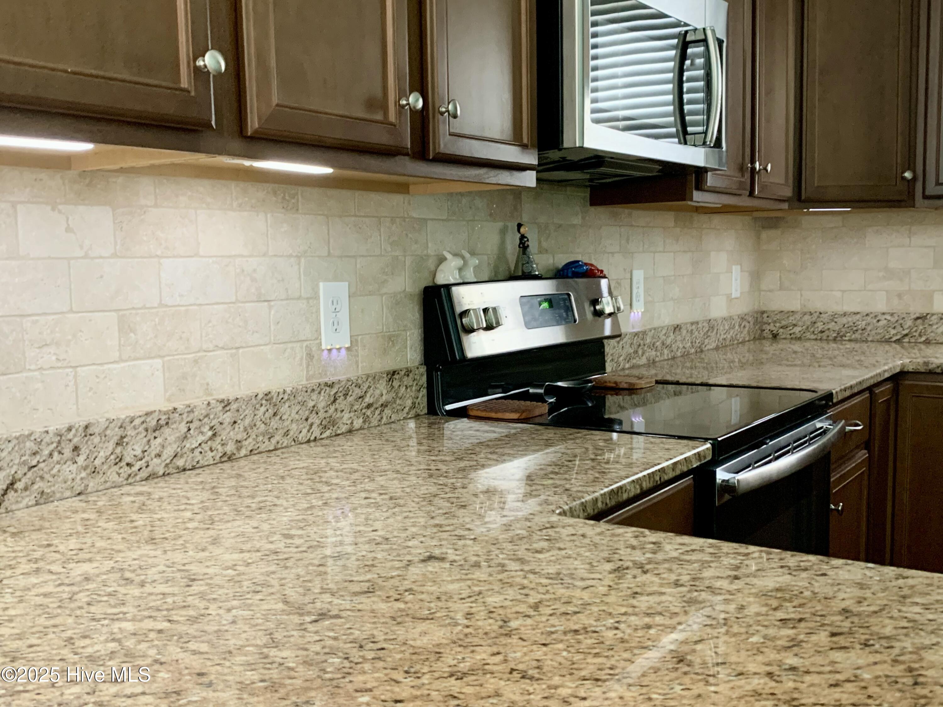 100536015 | Photo 25