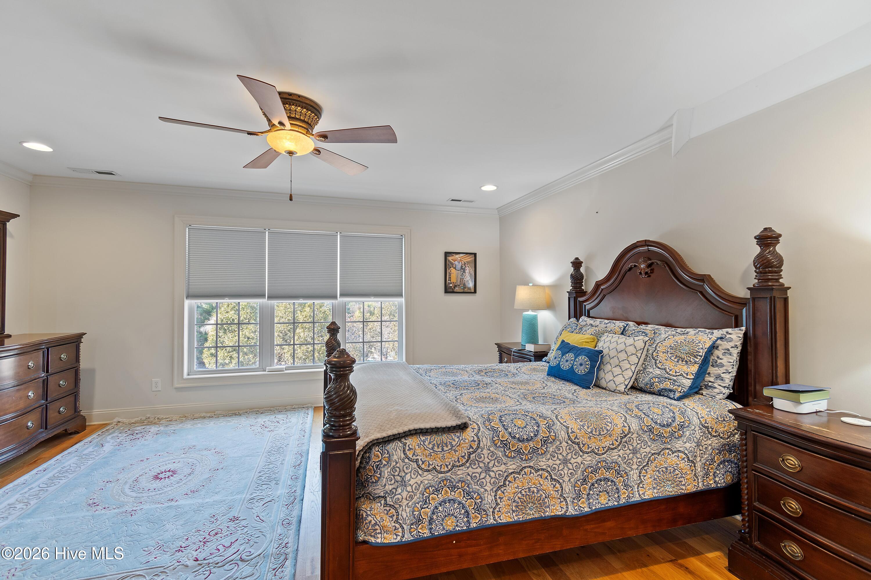 100559303 | Photo 50