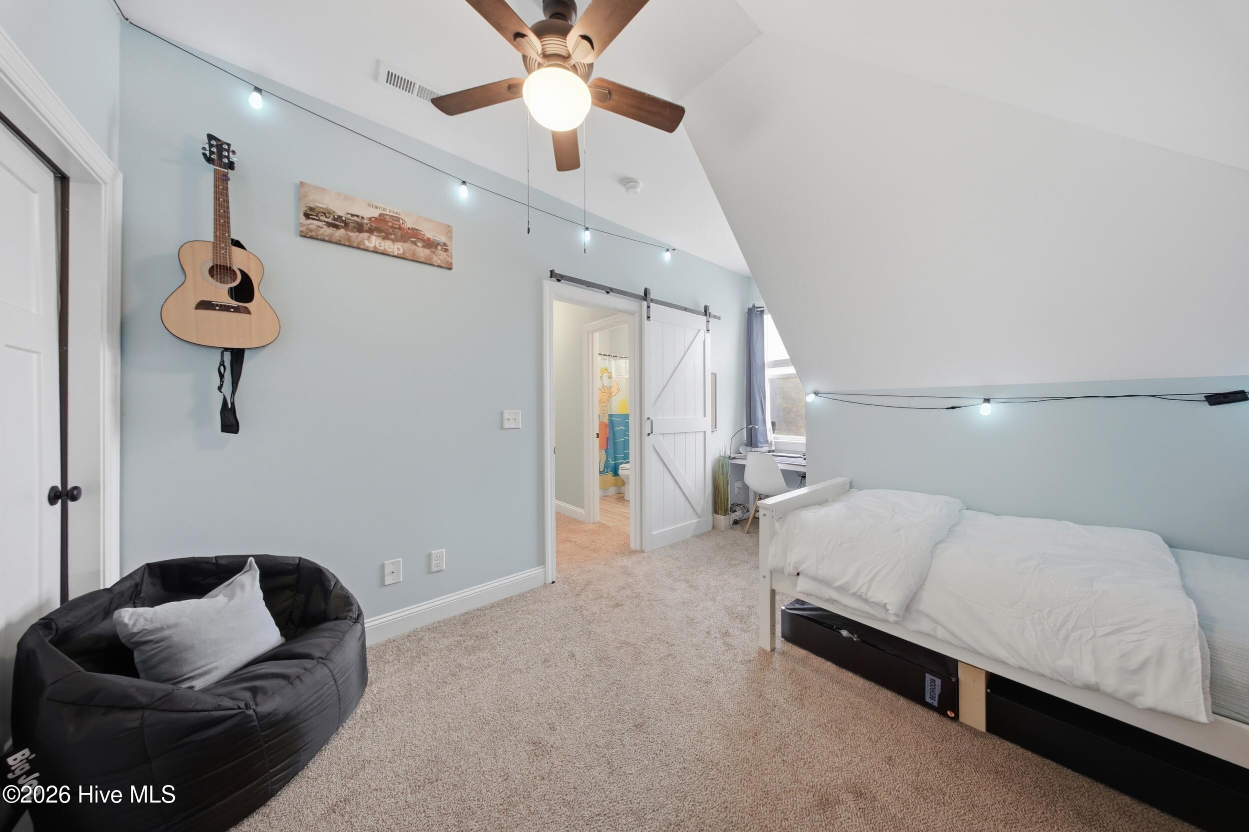 100565388 | Photo 55