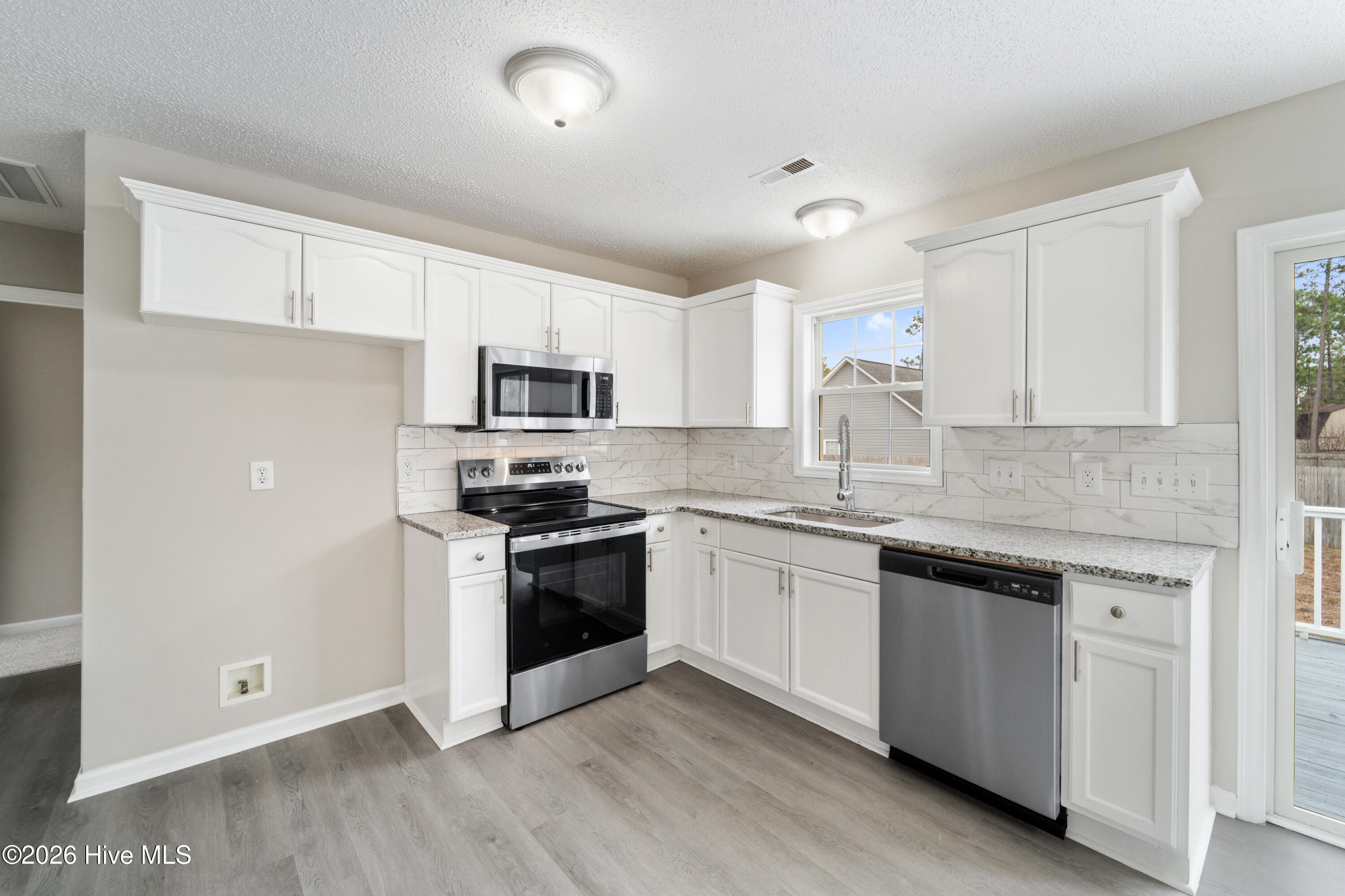 100551599 | Photo 11