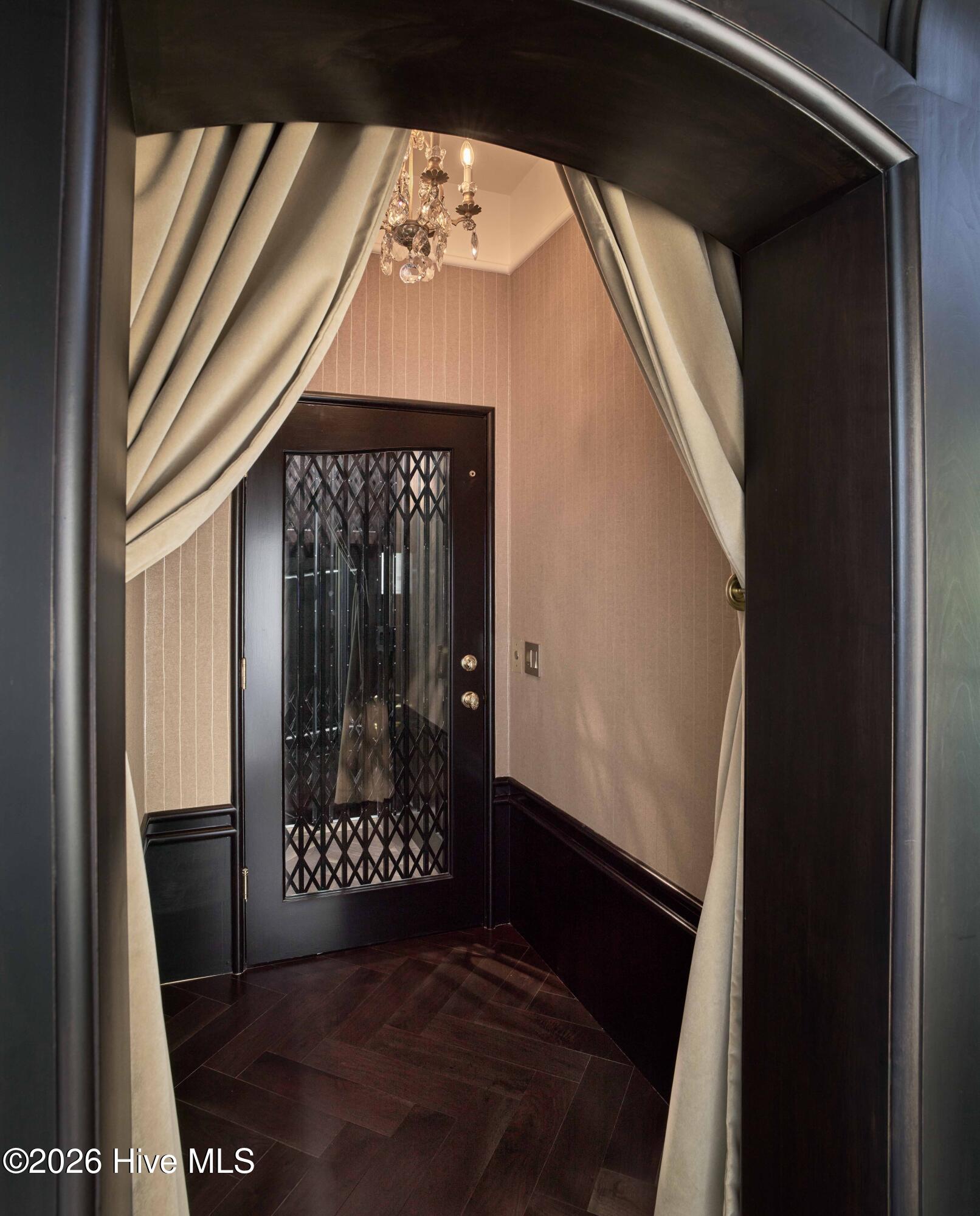 100569177 | Photo 17