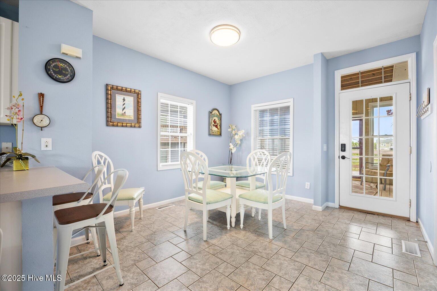 100530582 | Photo 28