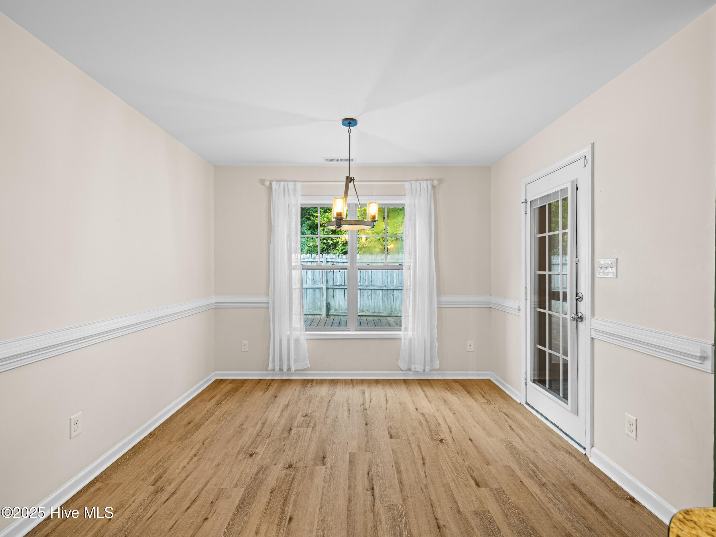 100531847 | Photo 18