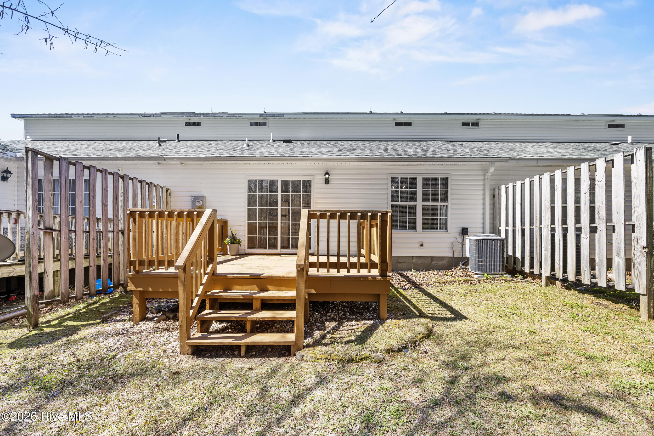 100561186 | Photo 30