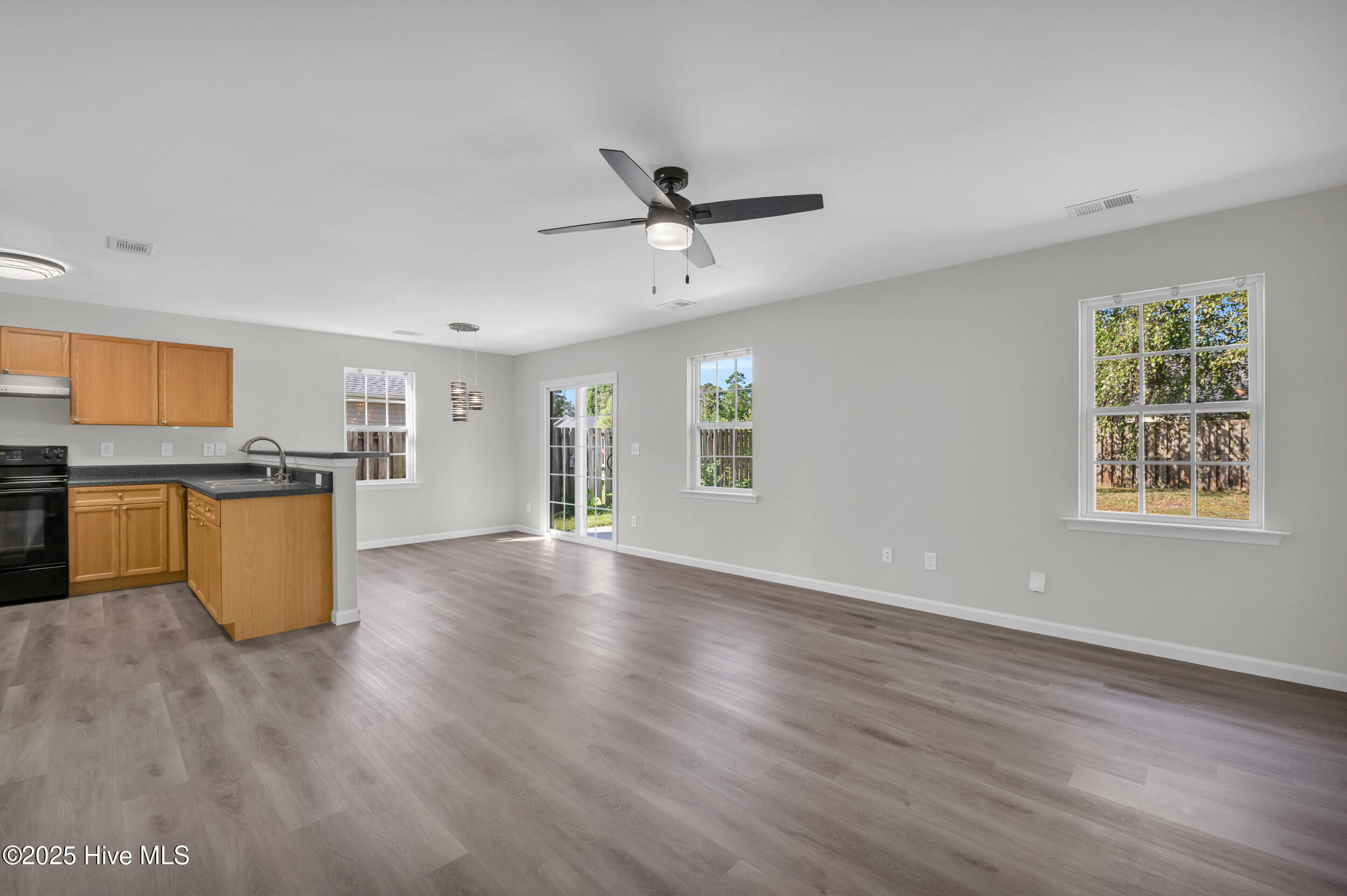 100531255 | Photo 10