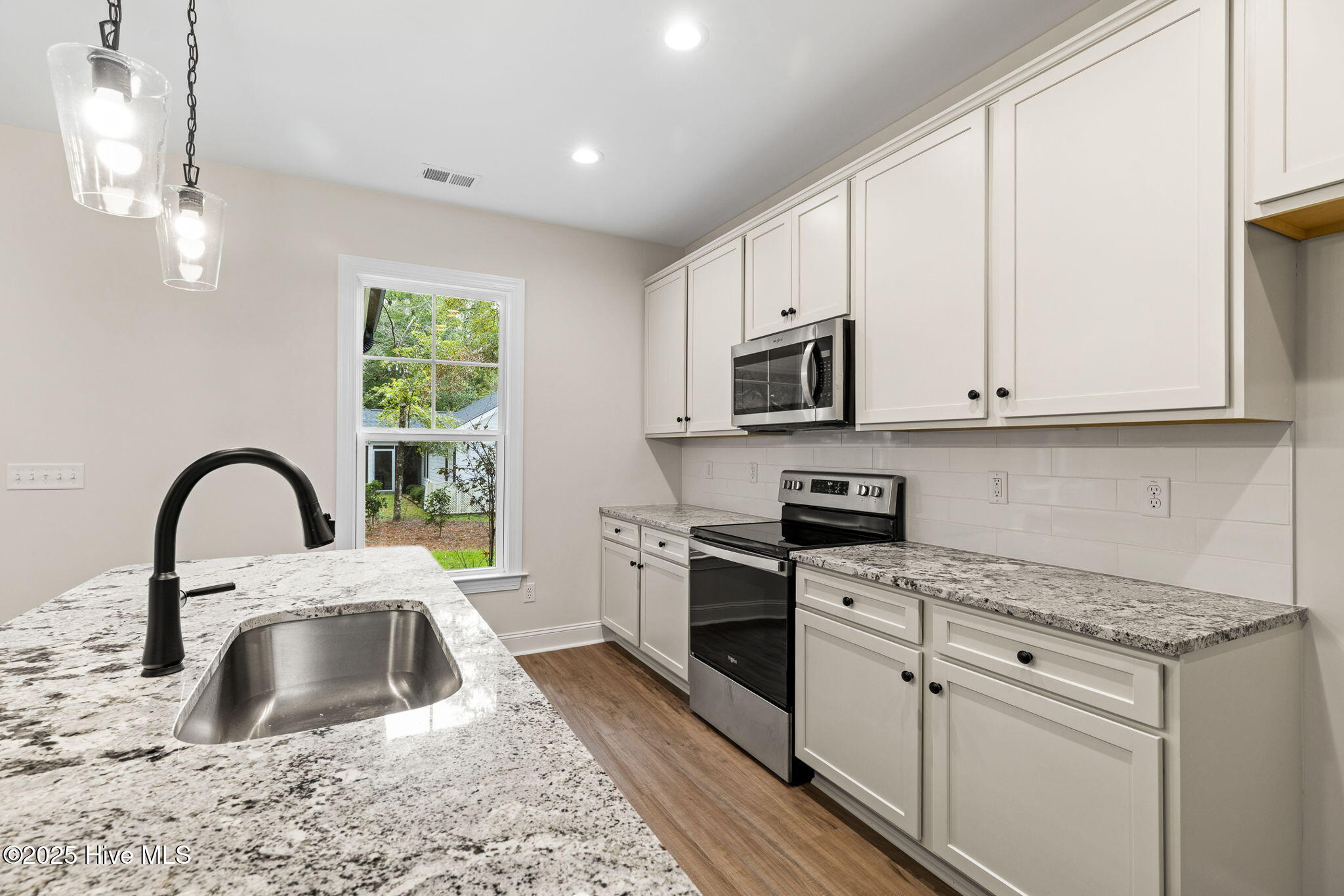 100552676 | Photo 19