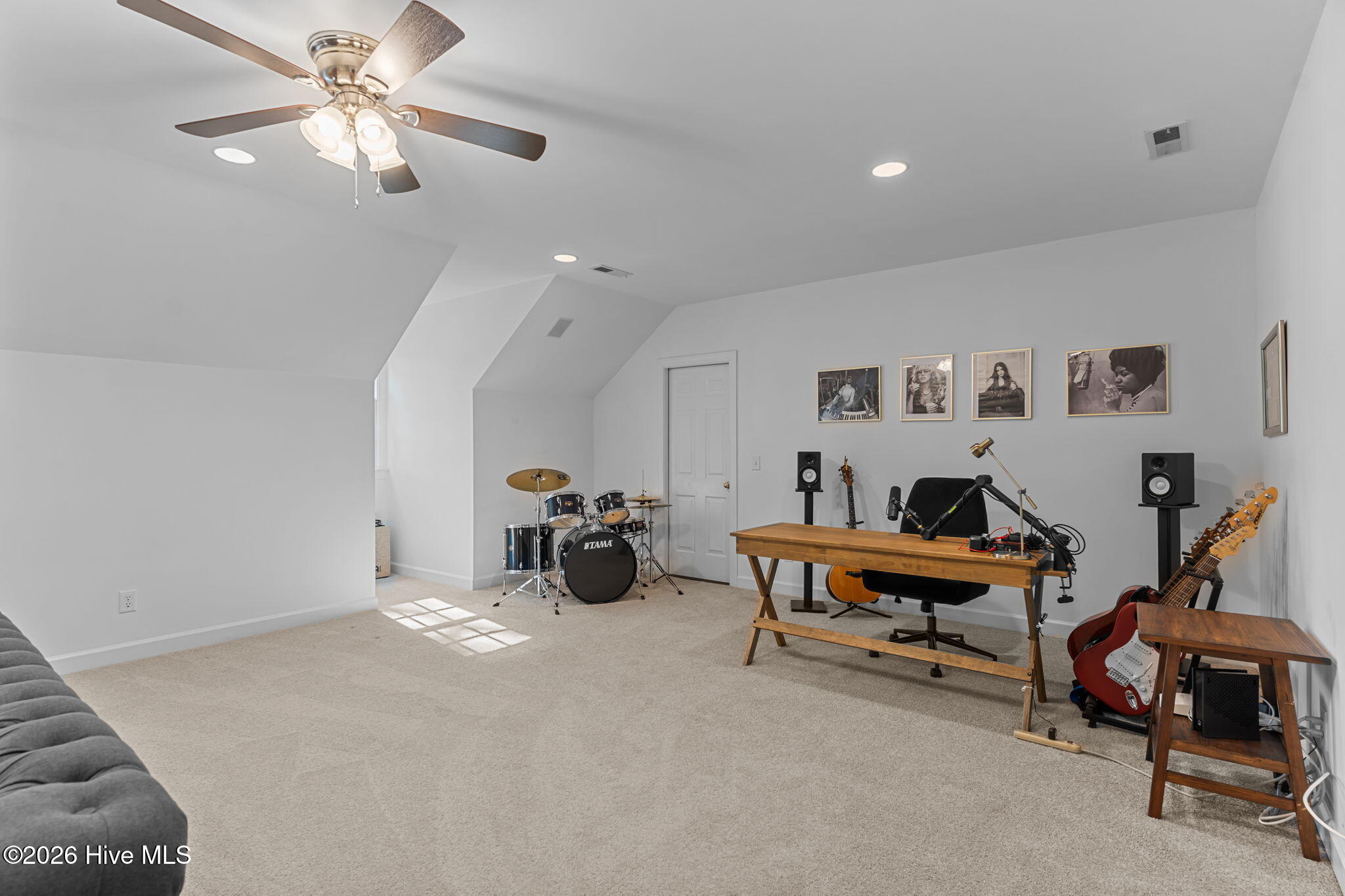 100556874 | Photo 47