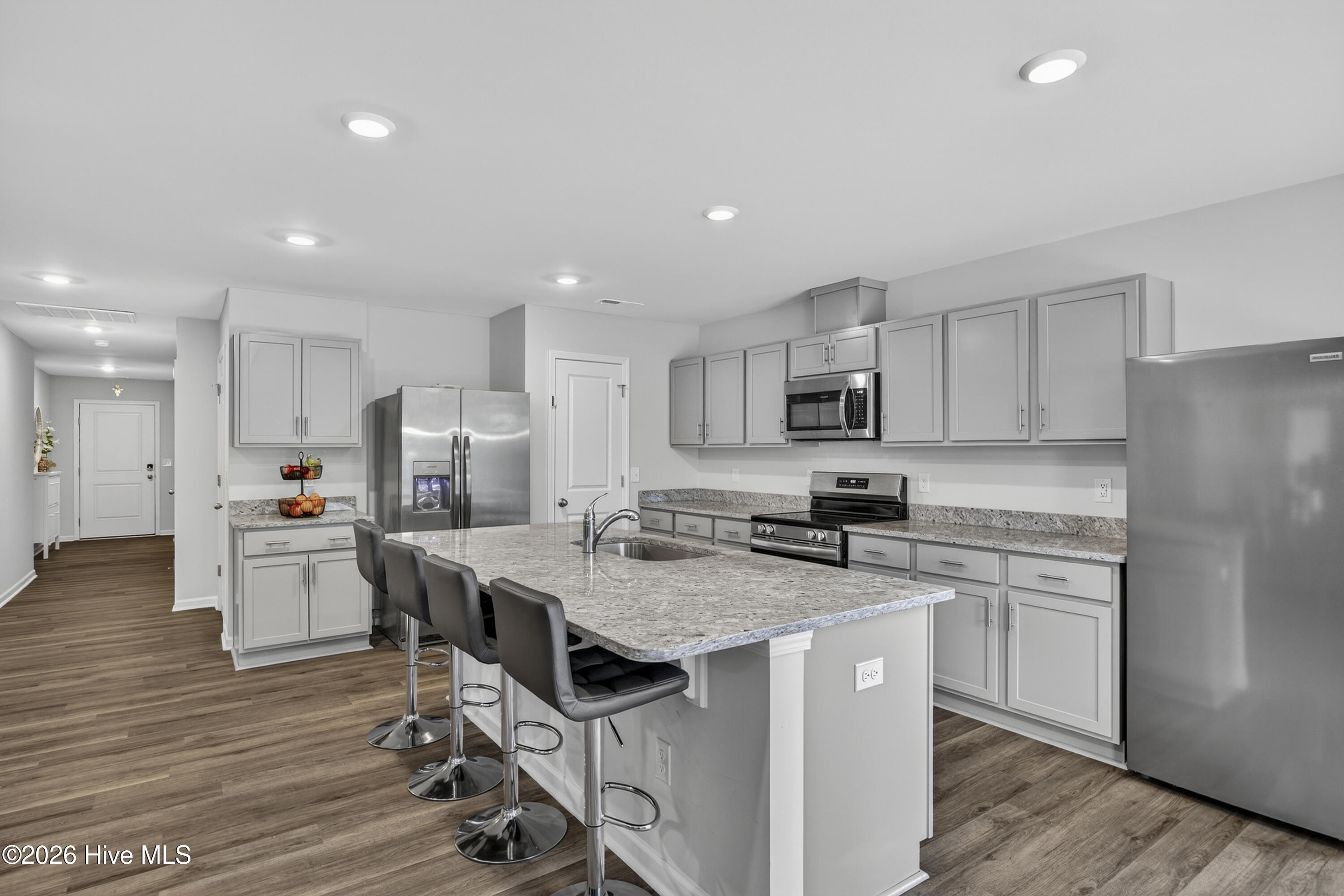 100560520 | Photo 25