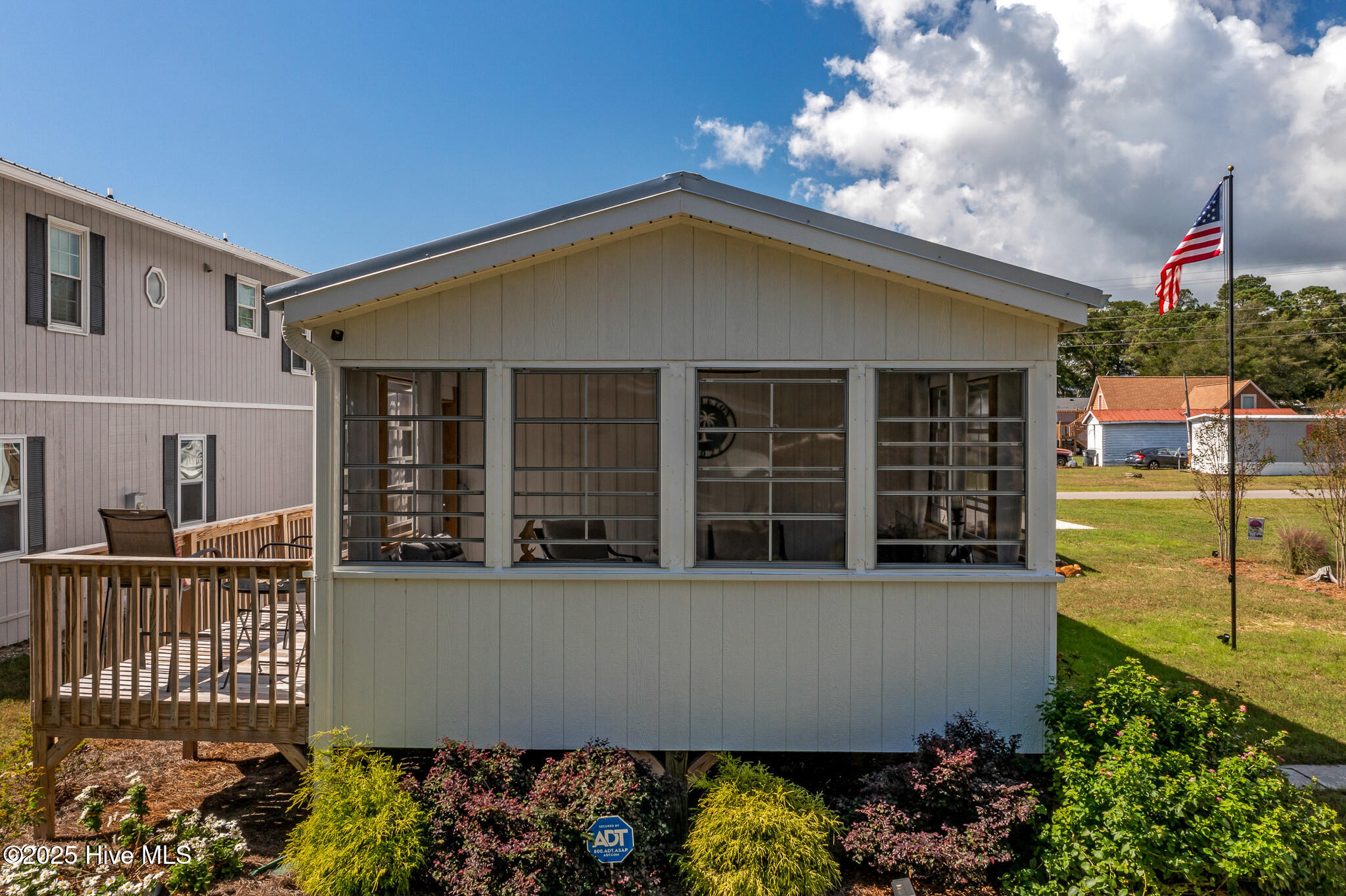 100535195 | Photo 35