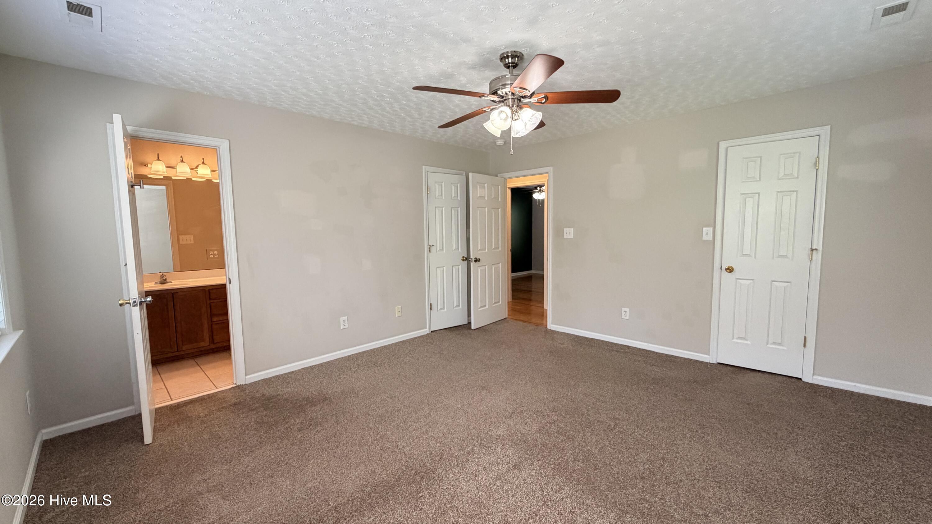 100569360 | Photo 22