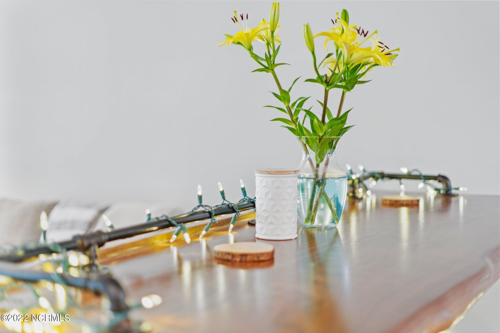 100560582 | Photo 16