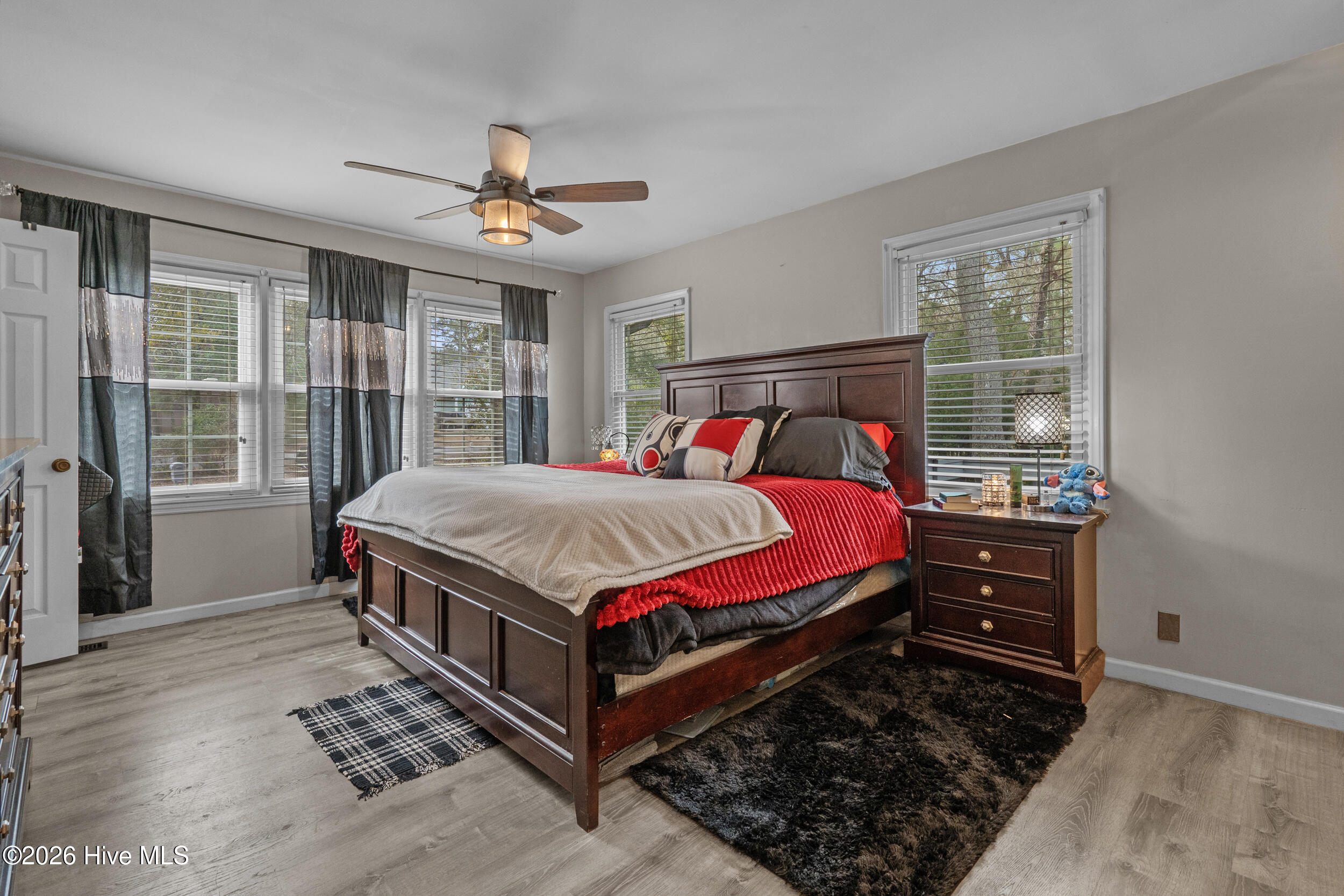 100556082 | Photo 18