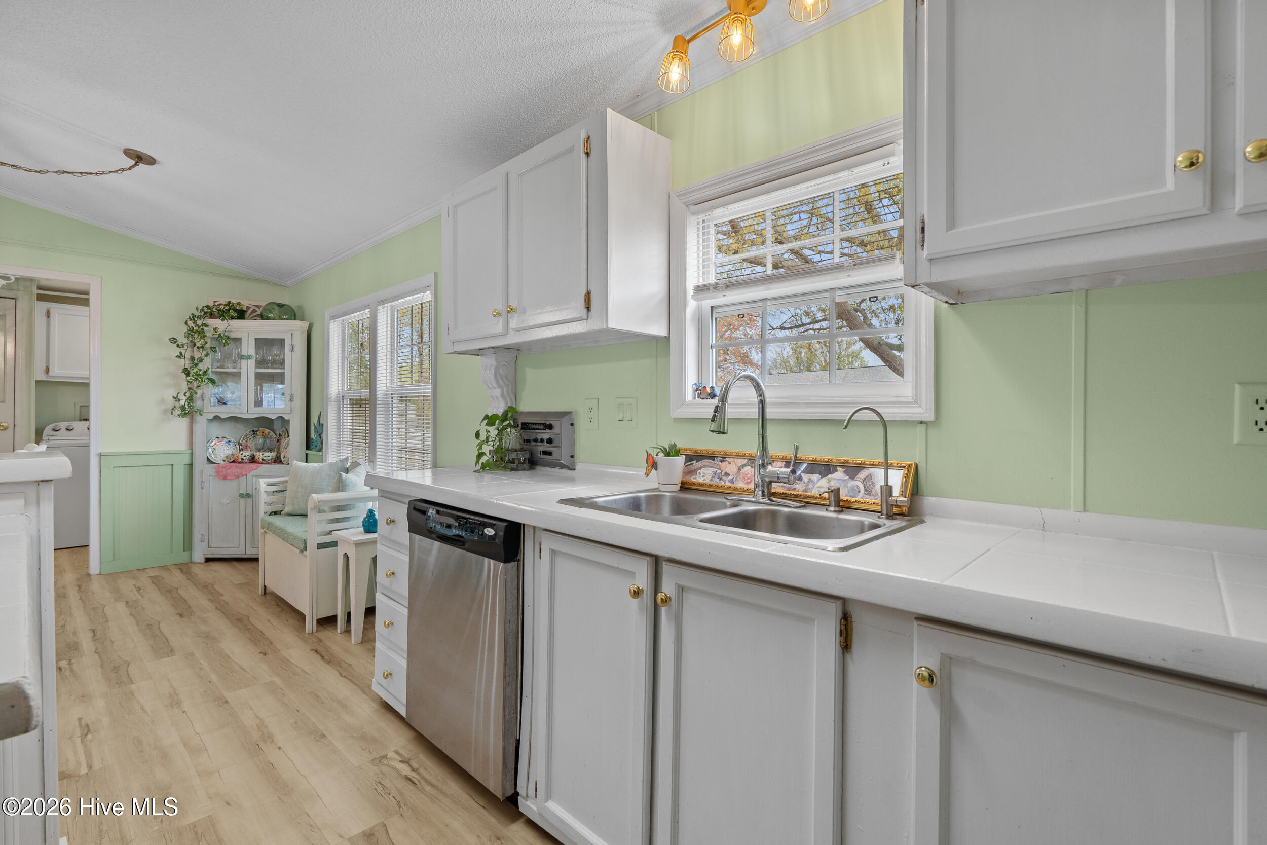 100562690 | Photo 18