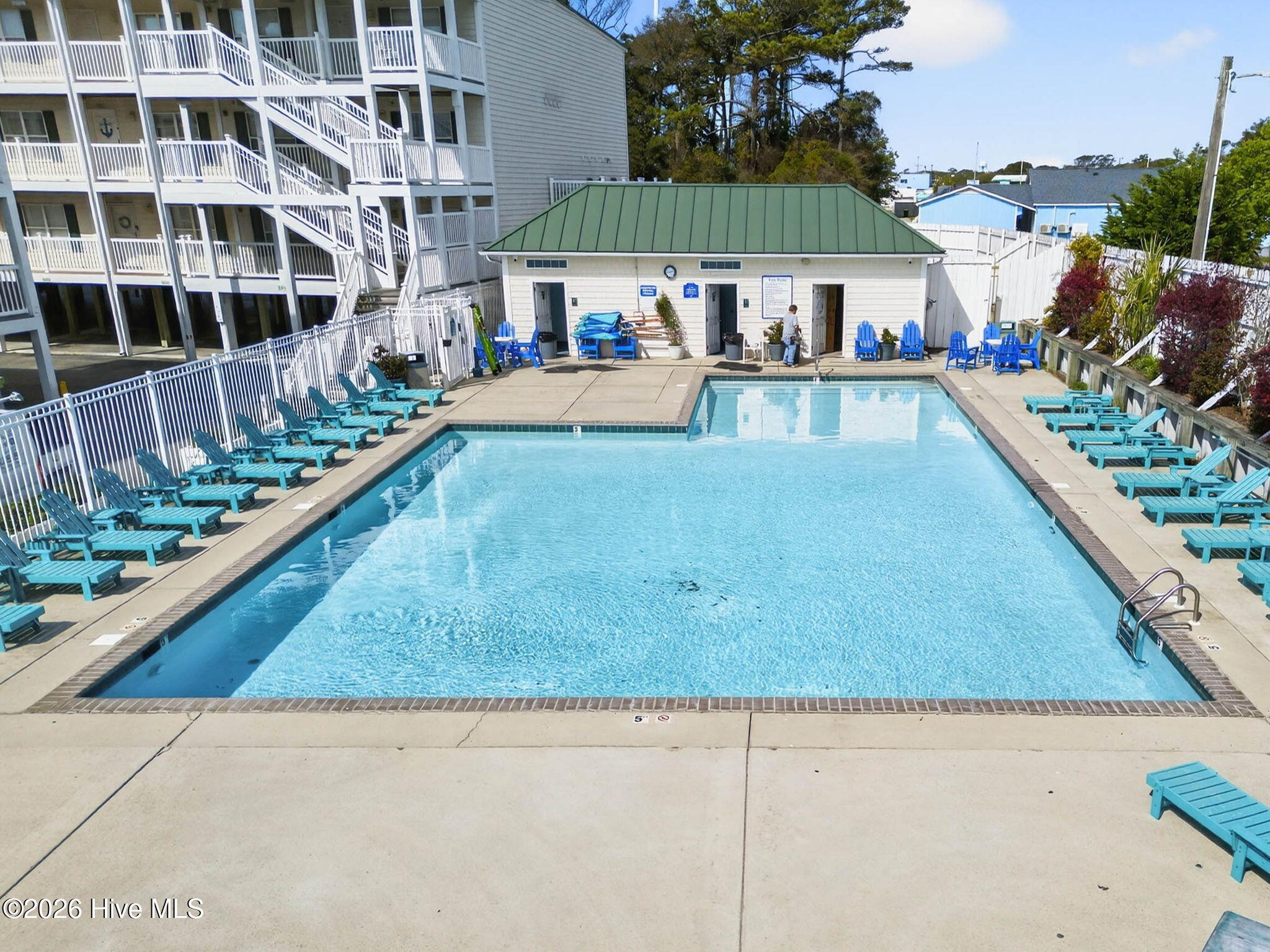 100563850 | Photo 33