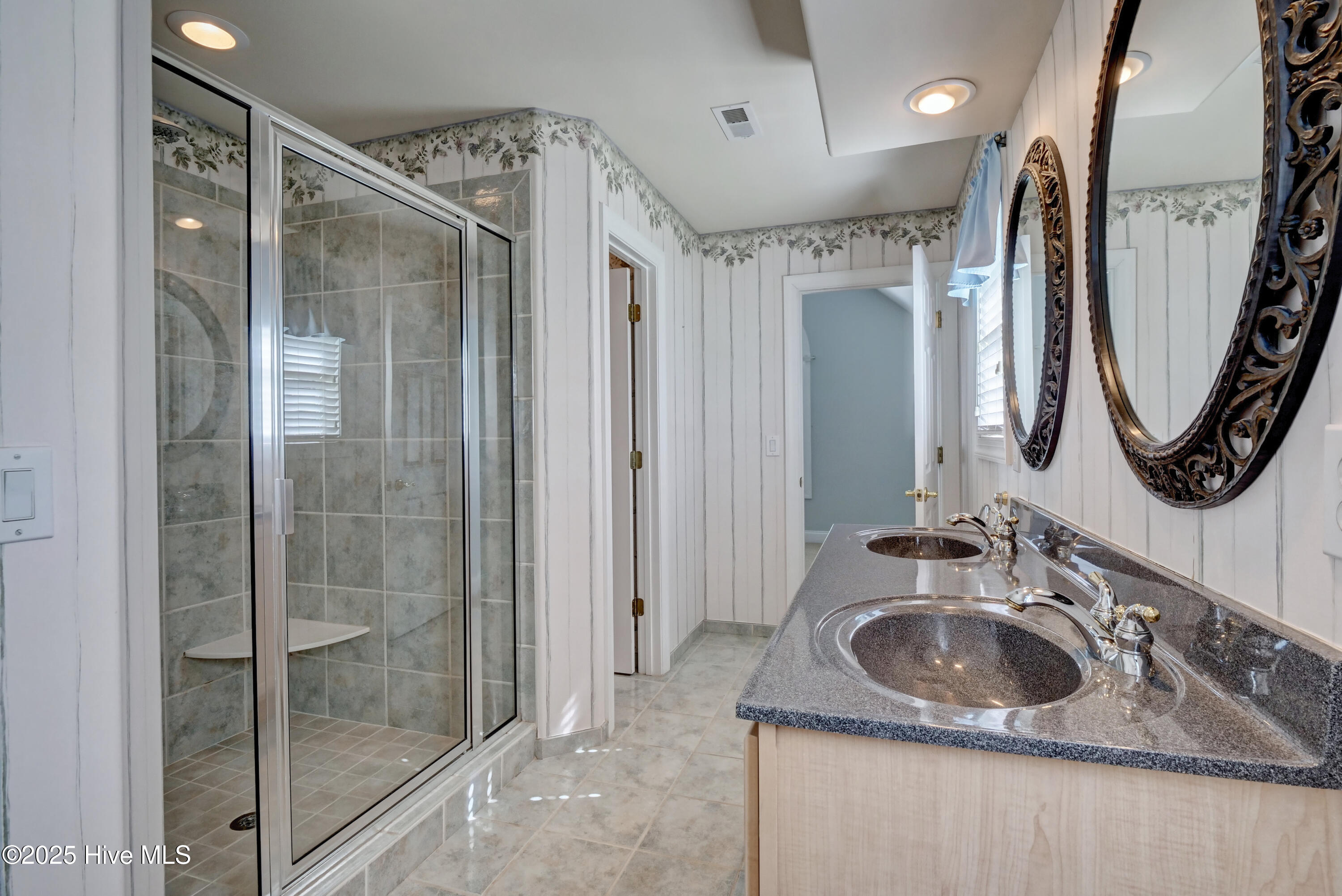 100539909 | Photo 24