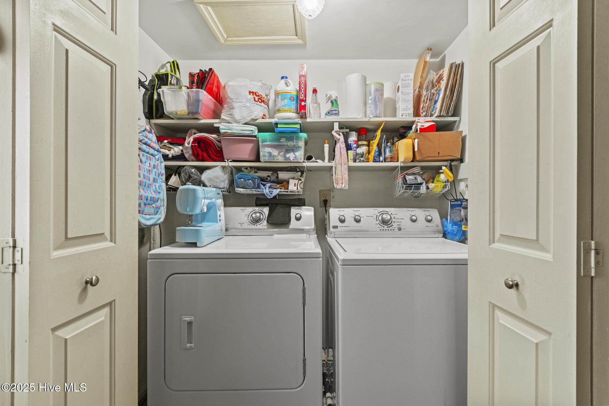 100537186 | Photo 22