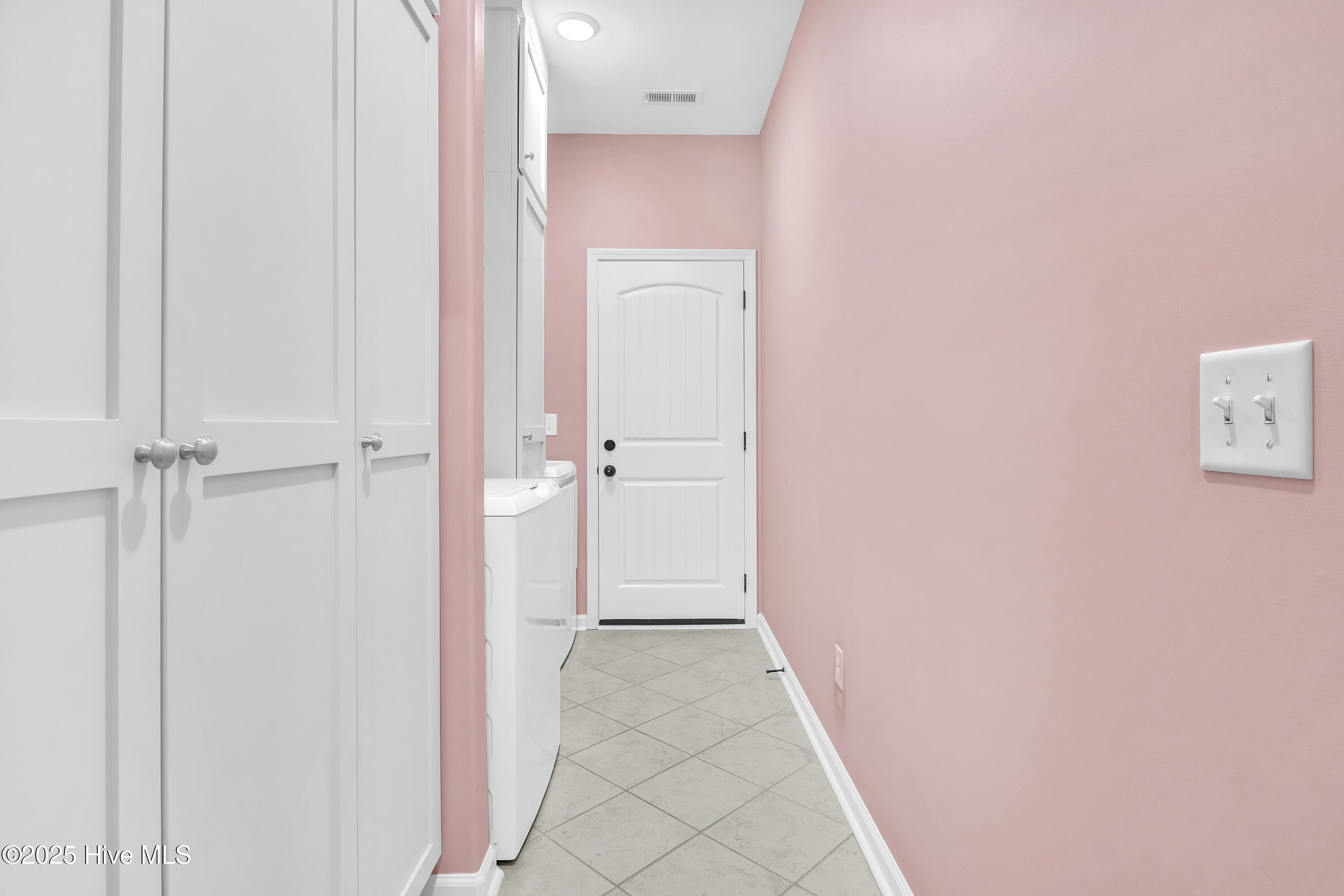 100489569 | Photo 18