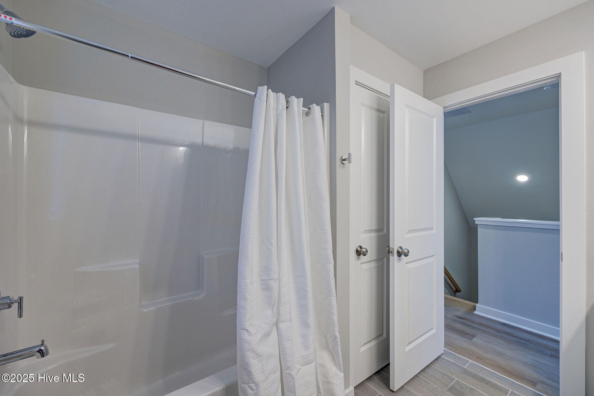 100521175 | Photo 27