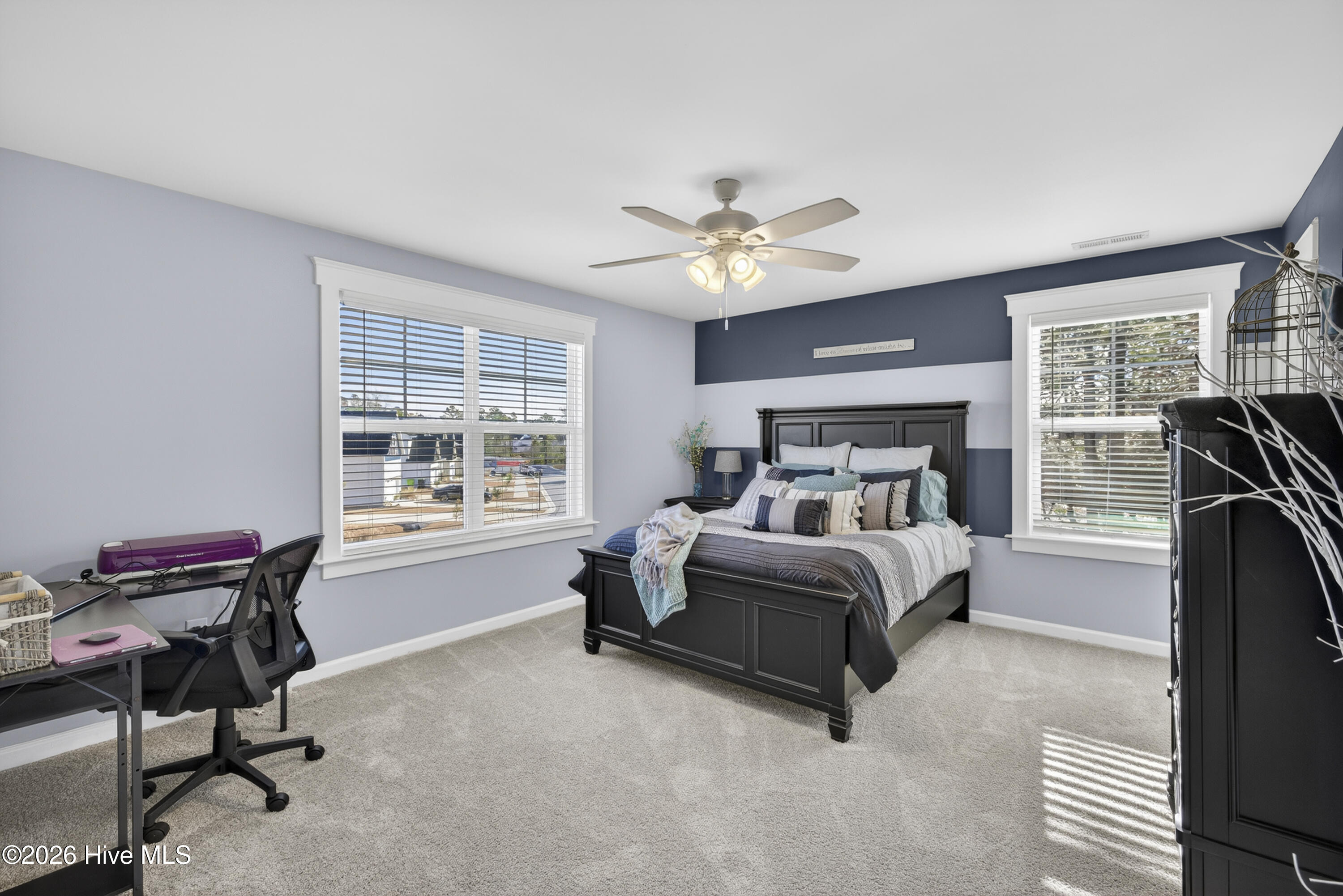 100548256 | Photo 35