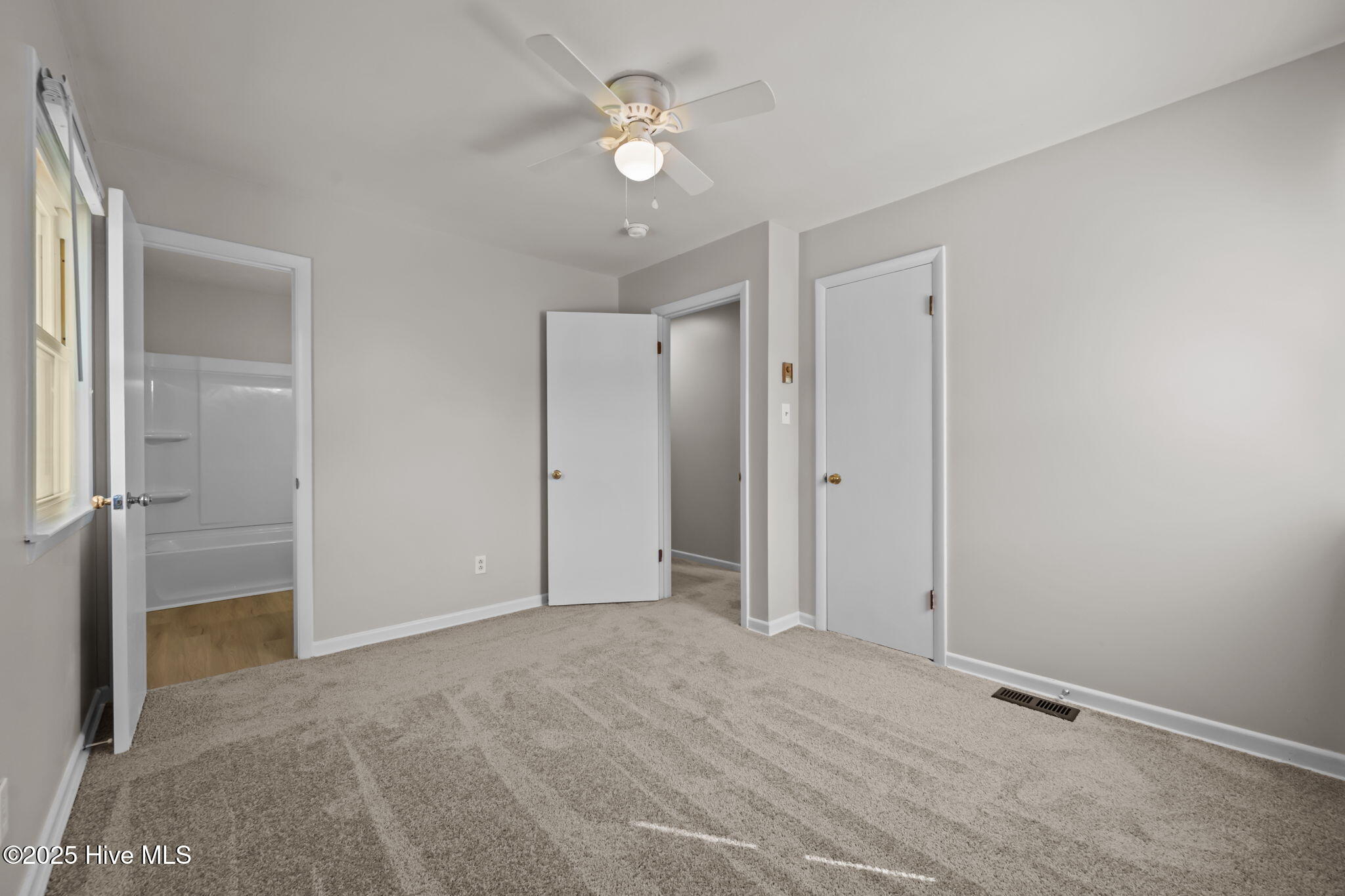 100535333 | Photo 15