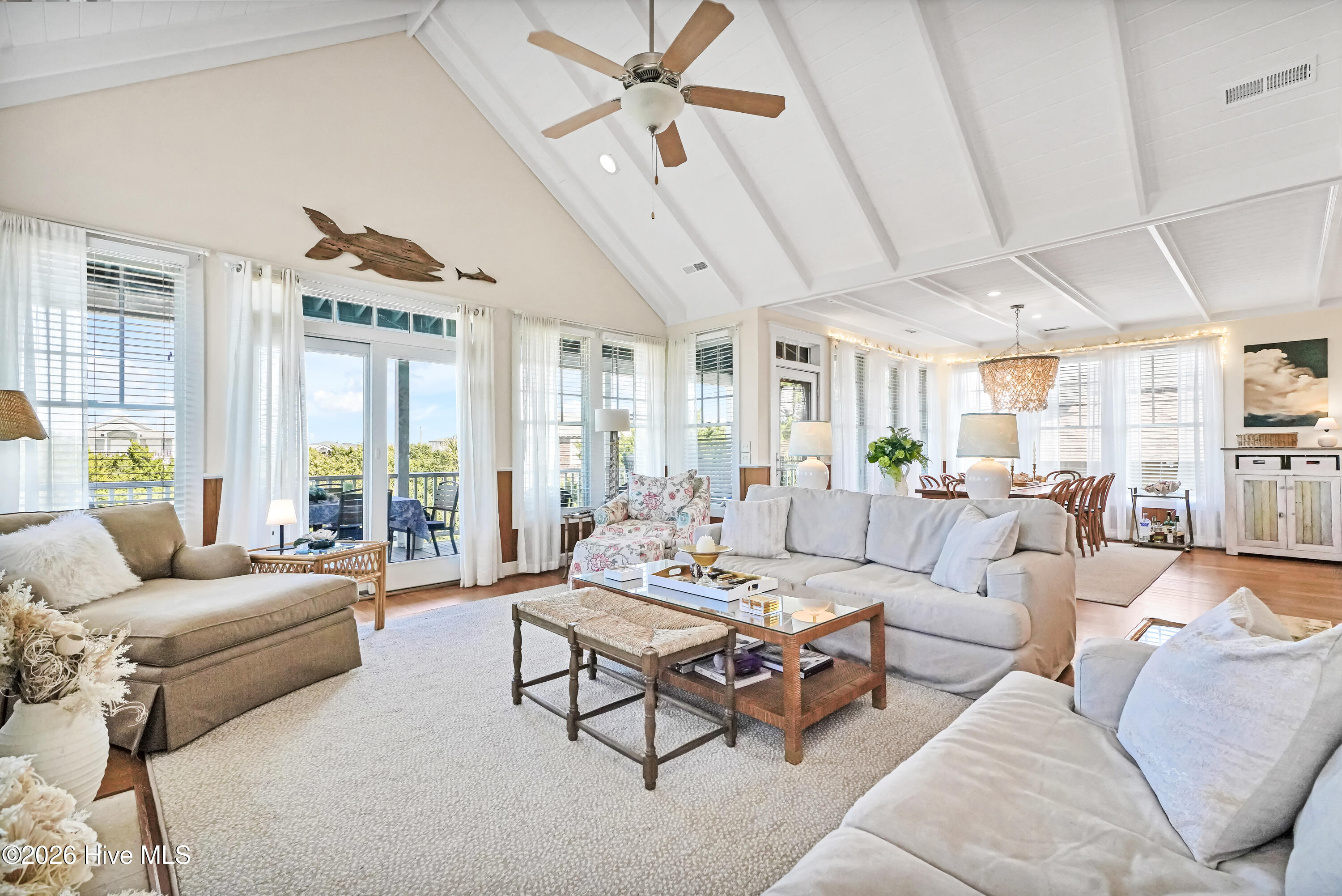 100562457 | Photo 45