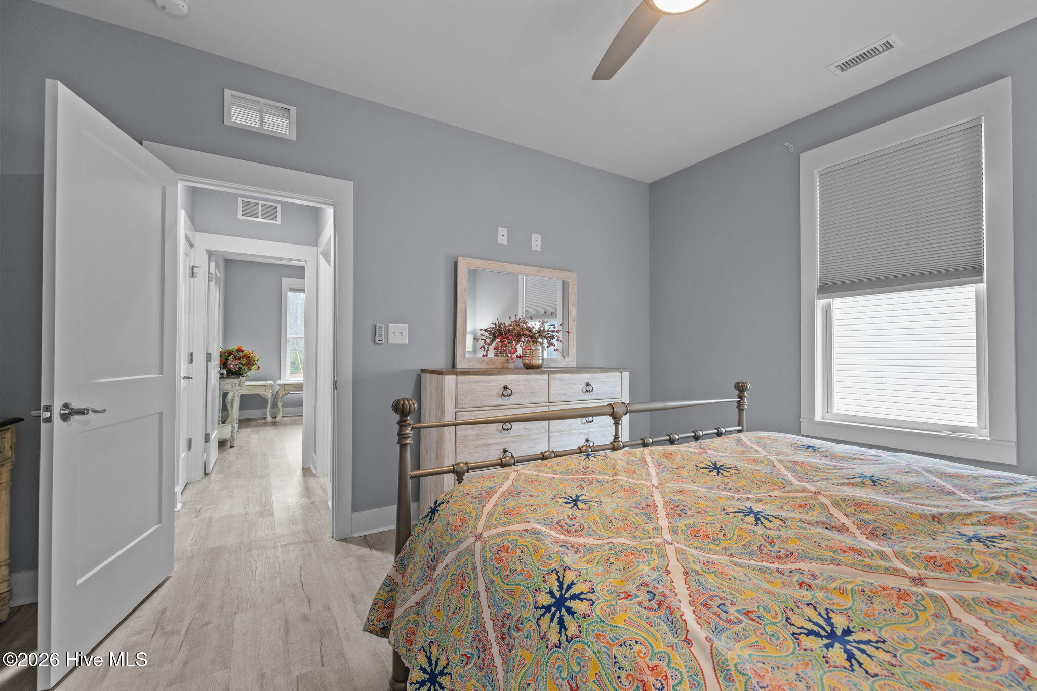 100549021 | Photo 12