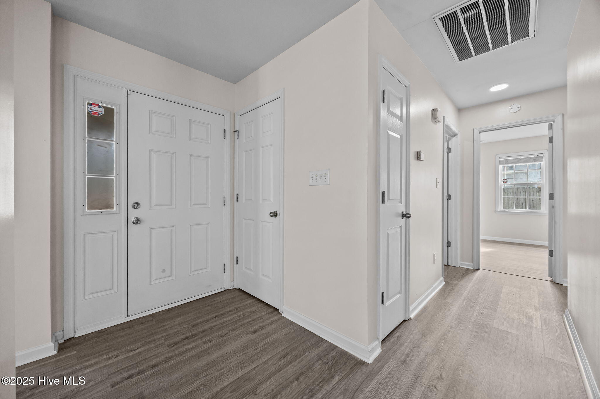 100545906 | Photo 32