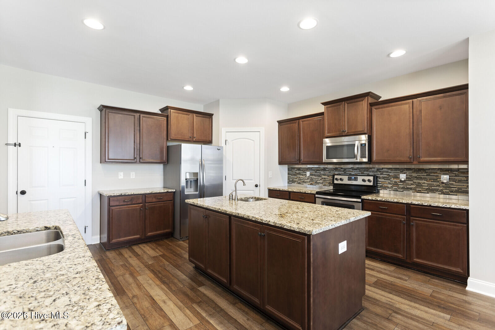 100558633 | Photo 16