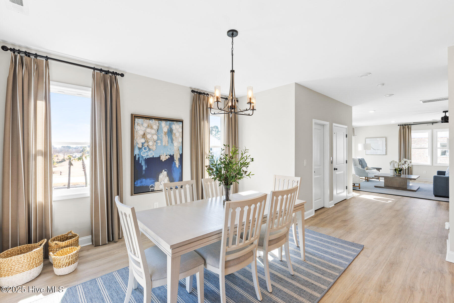 100534018 | Photo 31