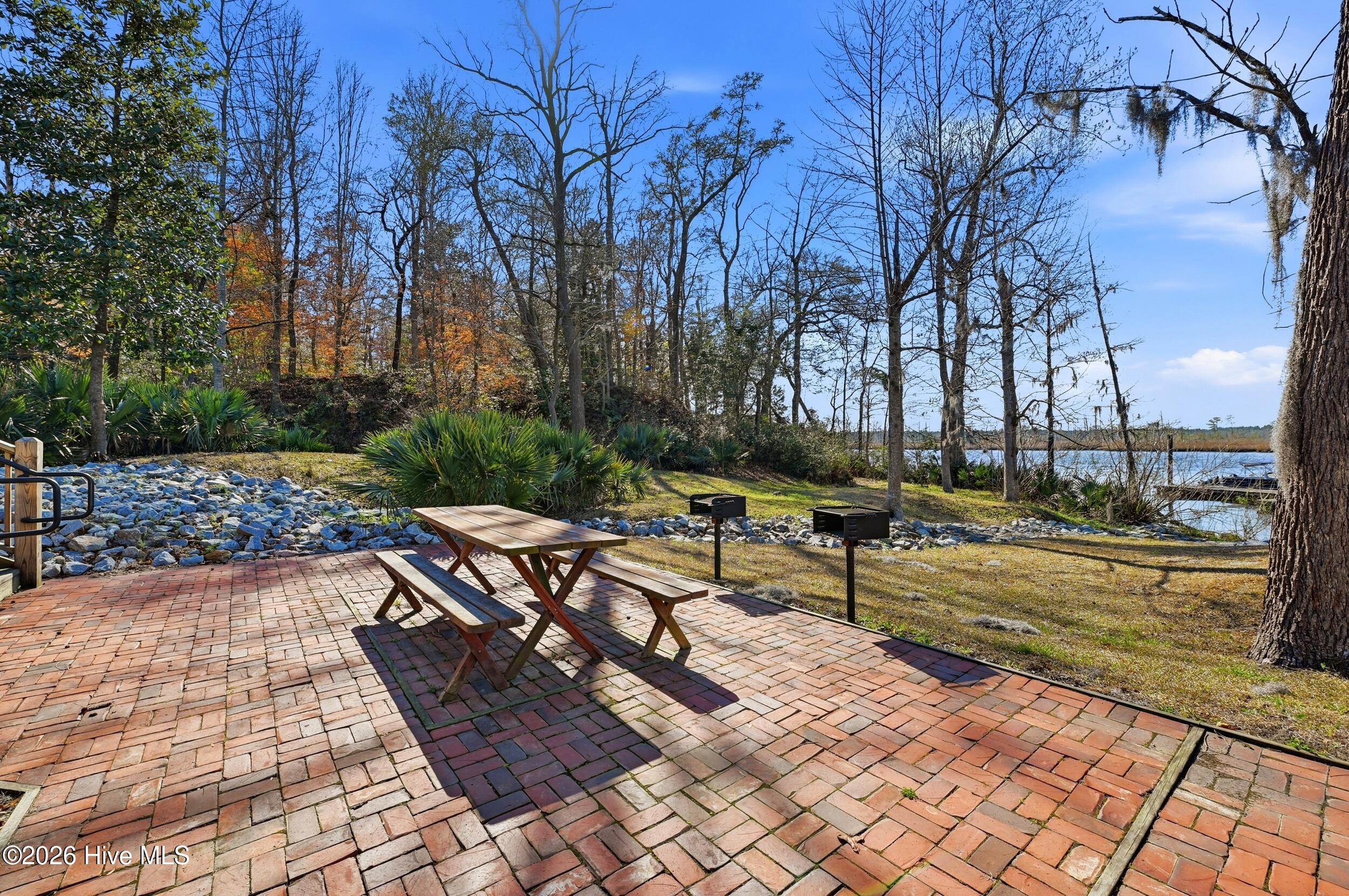 100560979 | Photo 74