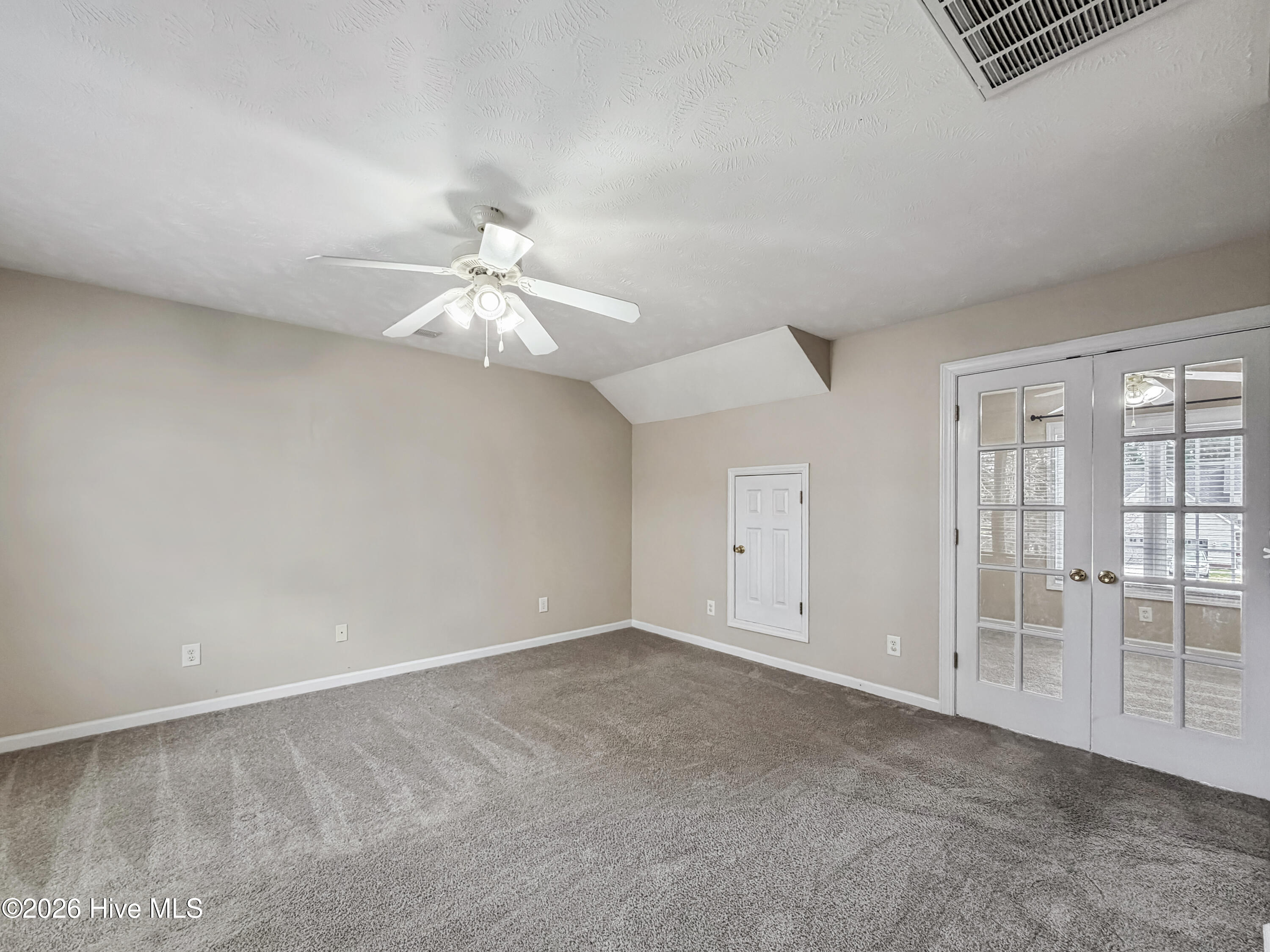 100564126 | Photo 41