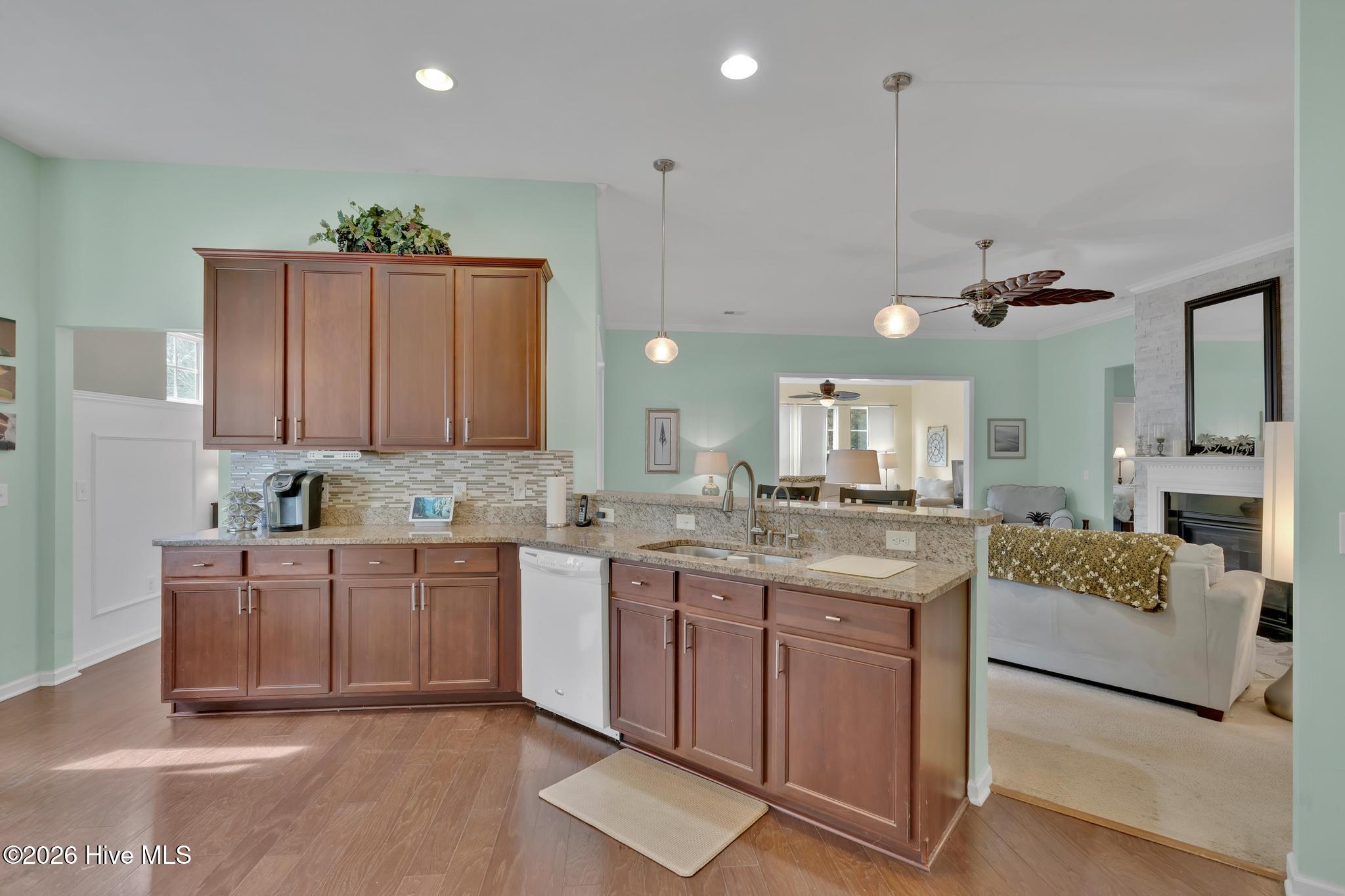 100550349 | Photo 14