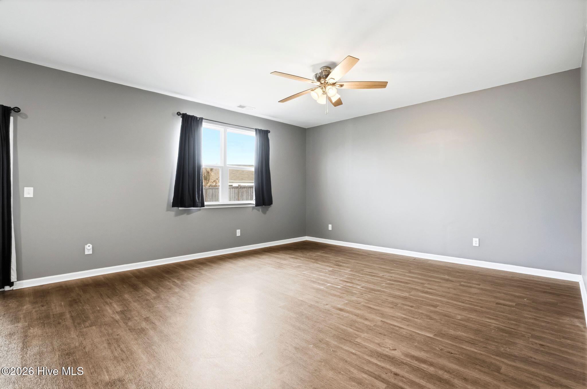 100562900 | Photo 14