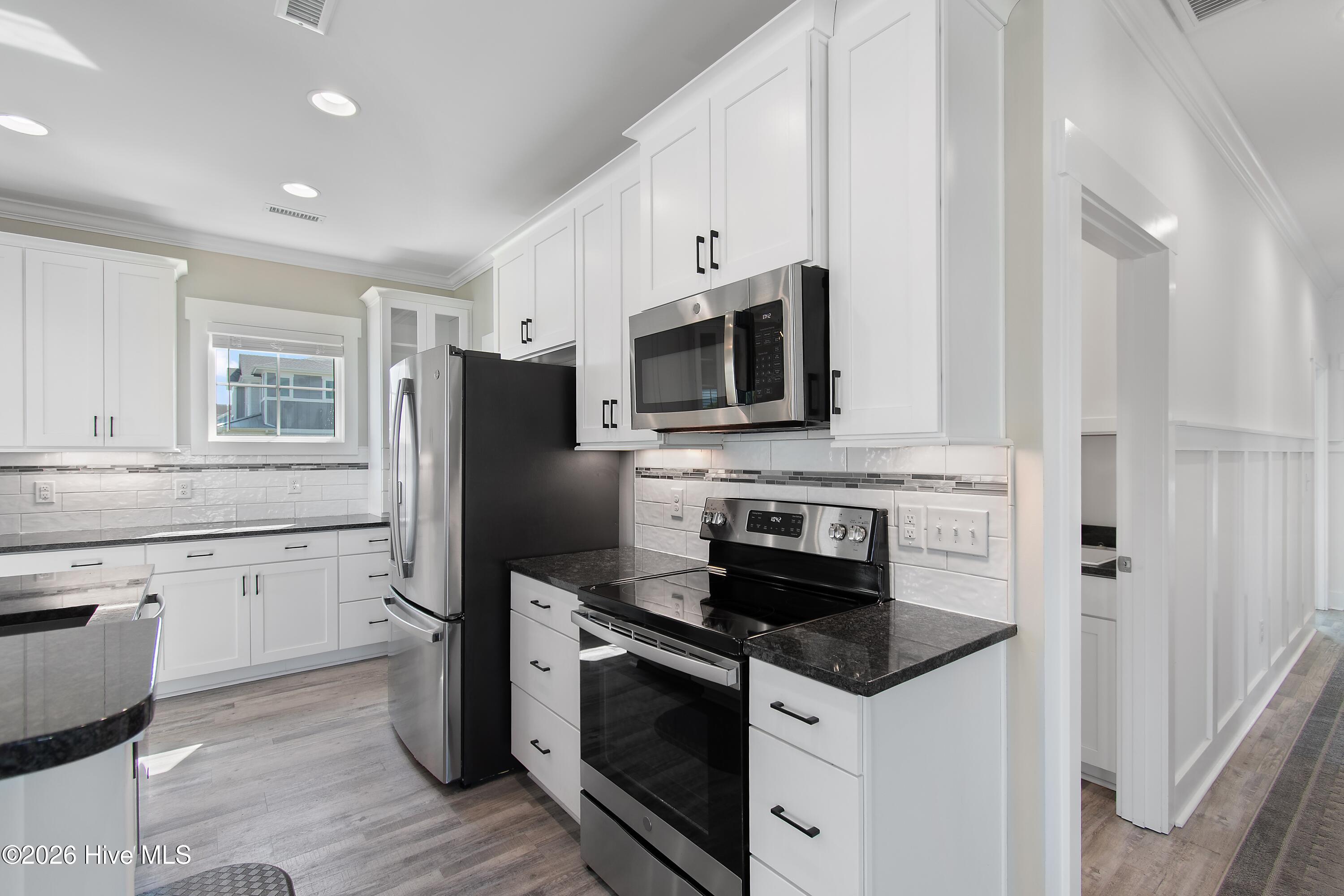 100567916 | Photo 21