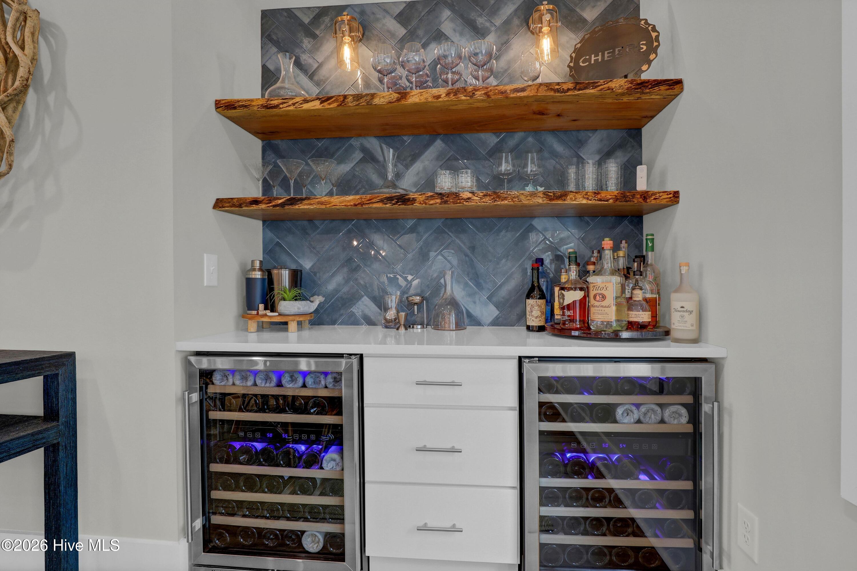 100565669 | Photo 19