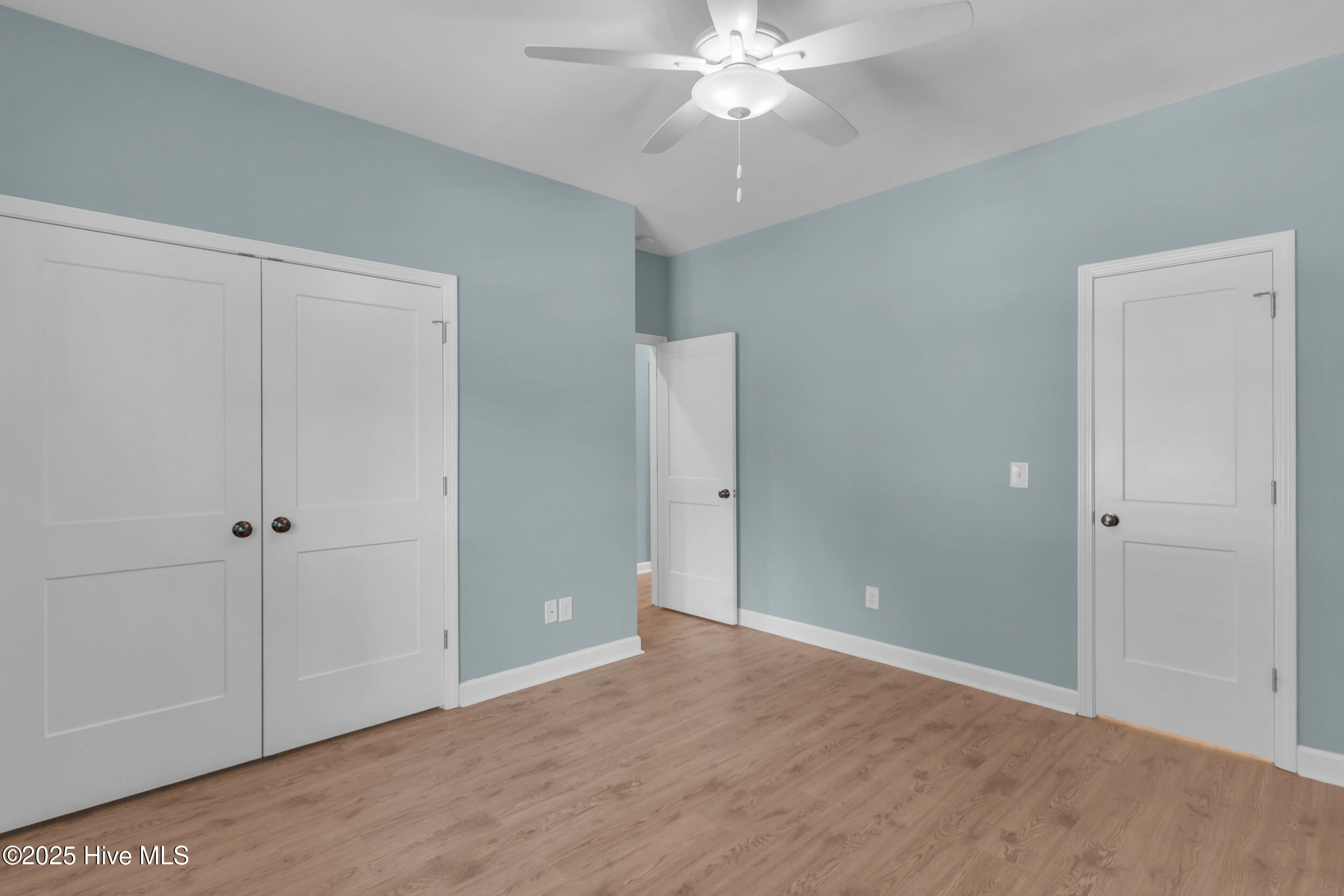 100549260 | Photo 22