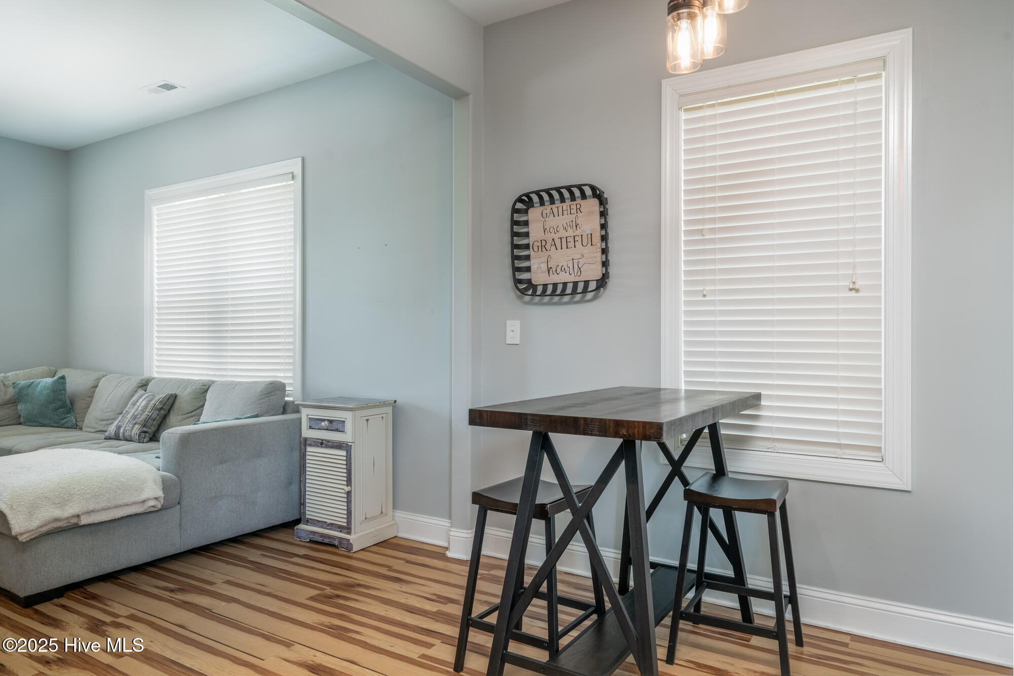 100527640 | Photo 11