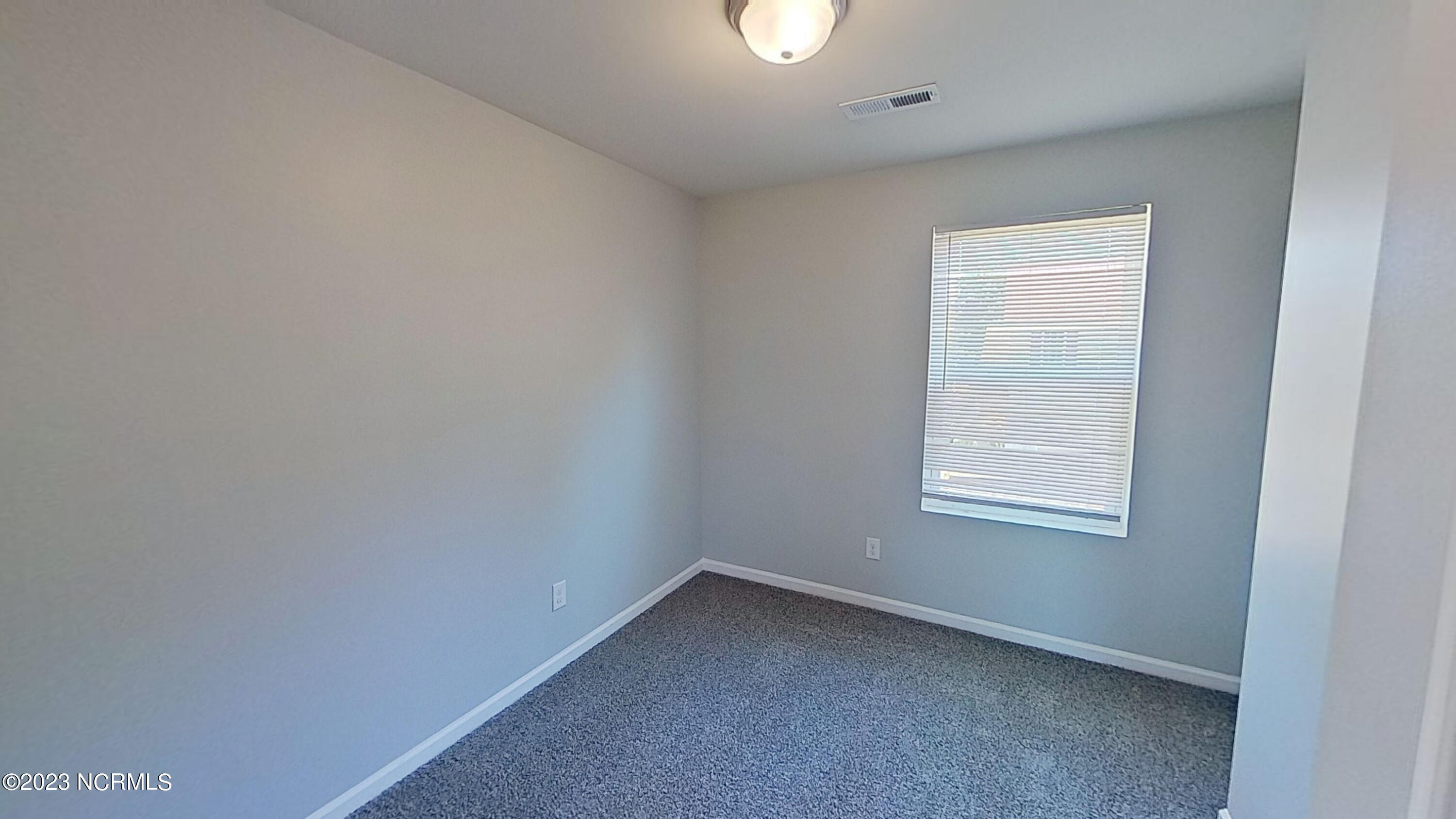 100550437 | Photo 16