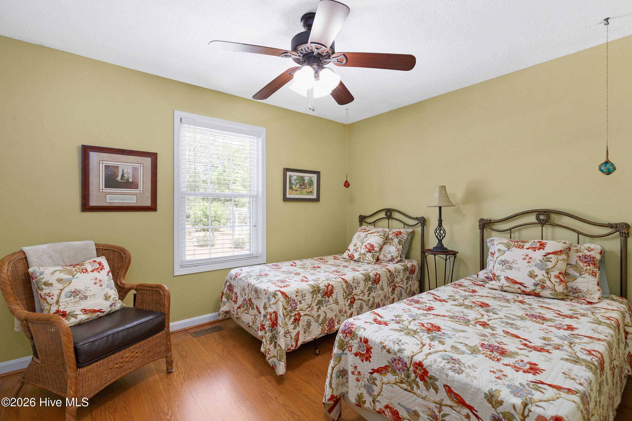 100565363 | Photo 36