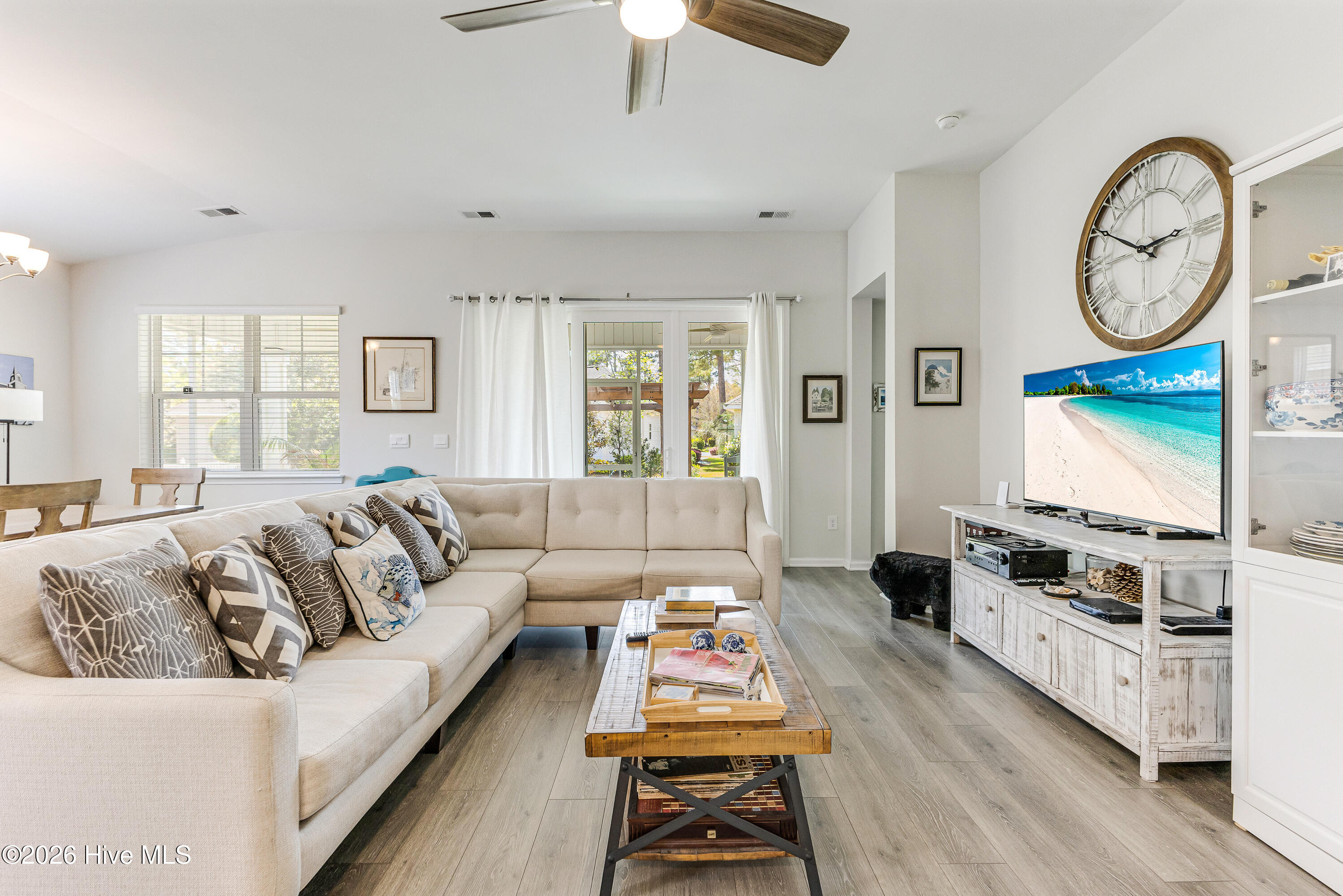 100564699 | Photo 14