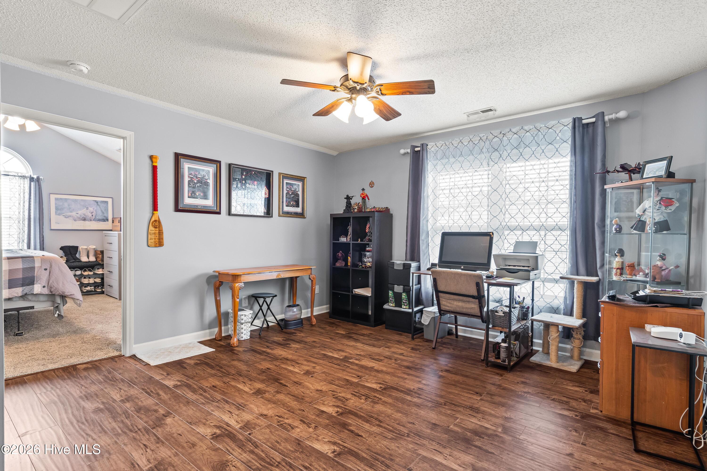 100550055 | Photo 25