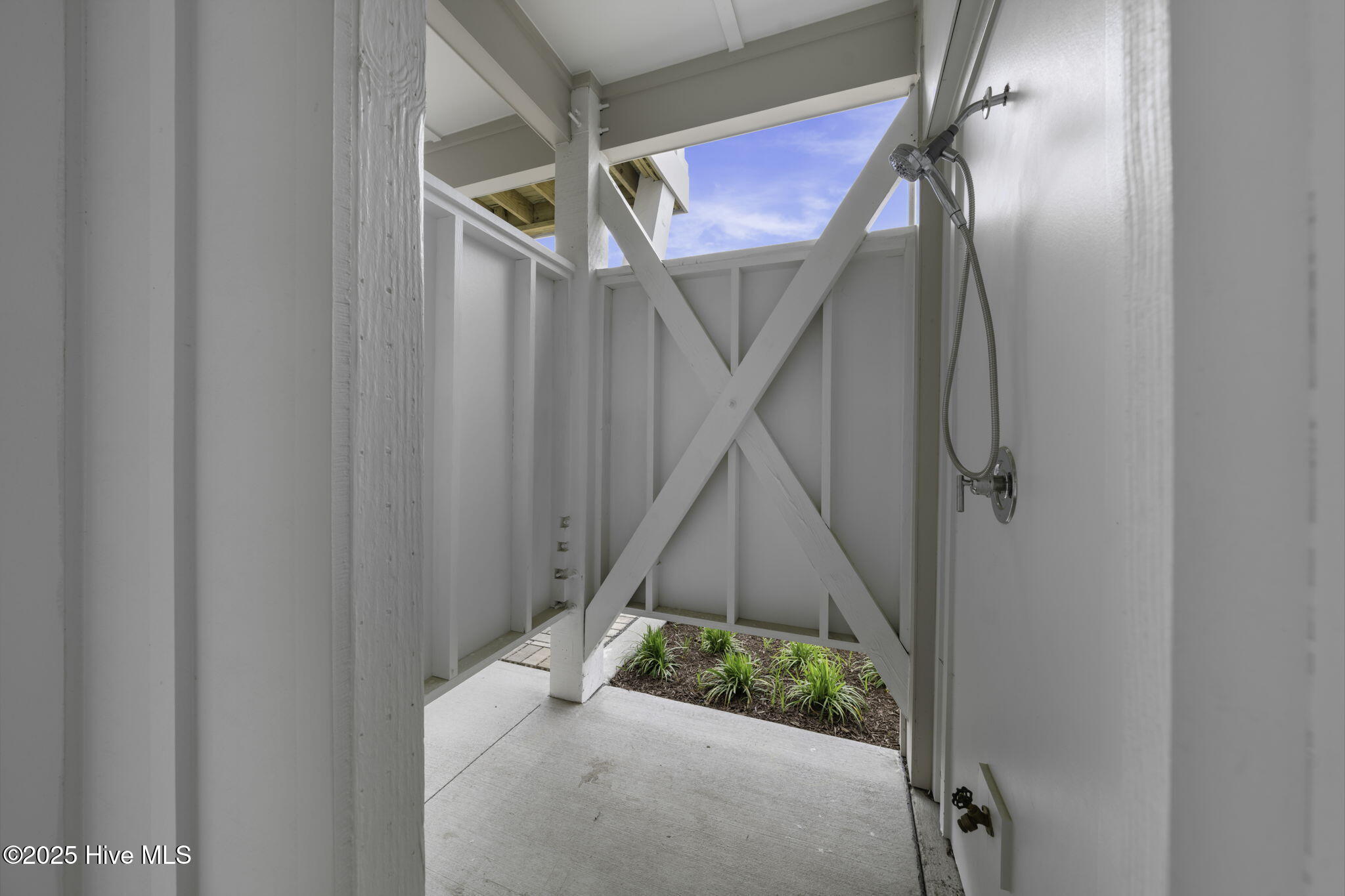 100519689 | Photo 56