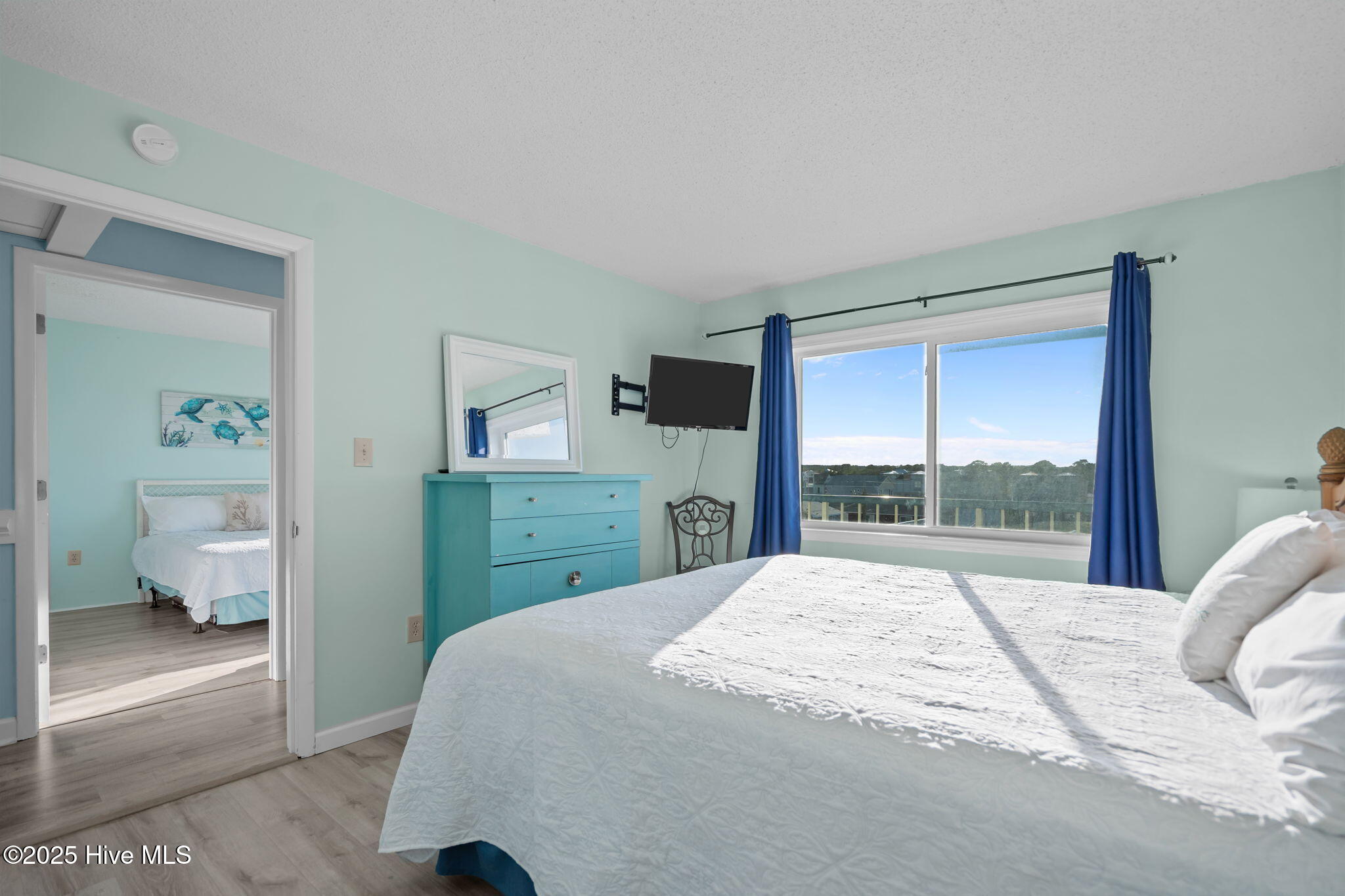 100570522 | Photo 26